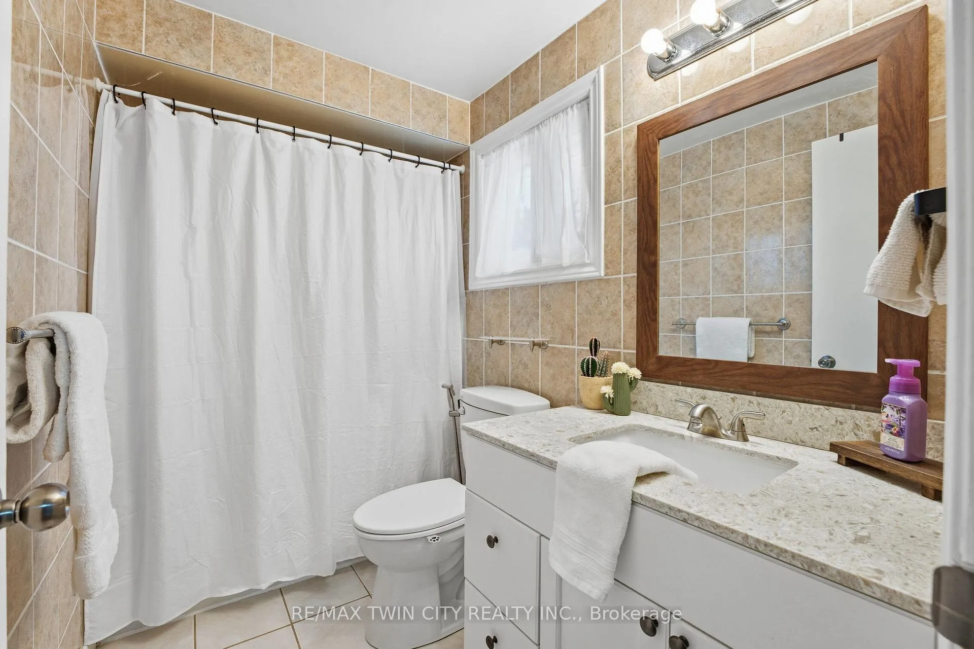 Photo 13 of 24 Catalina Court, Kitchener — HOMEH