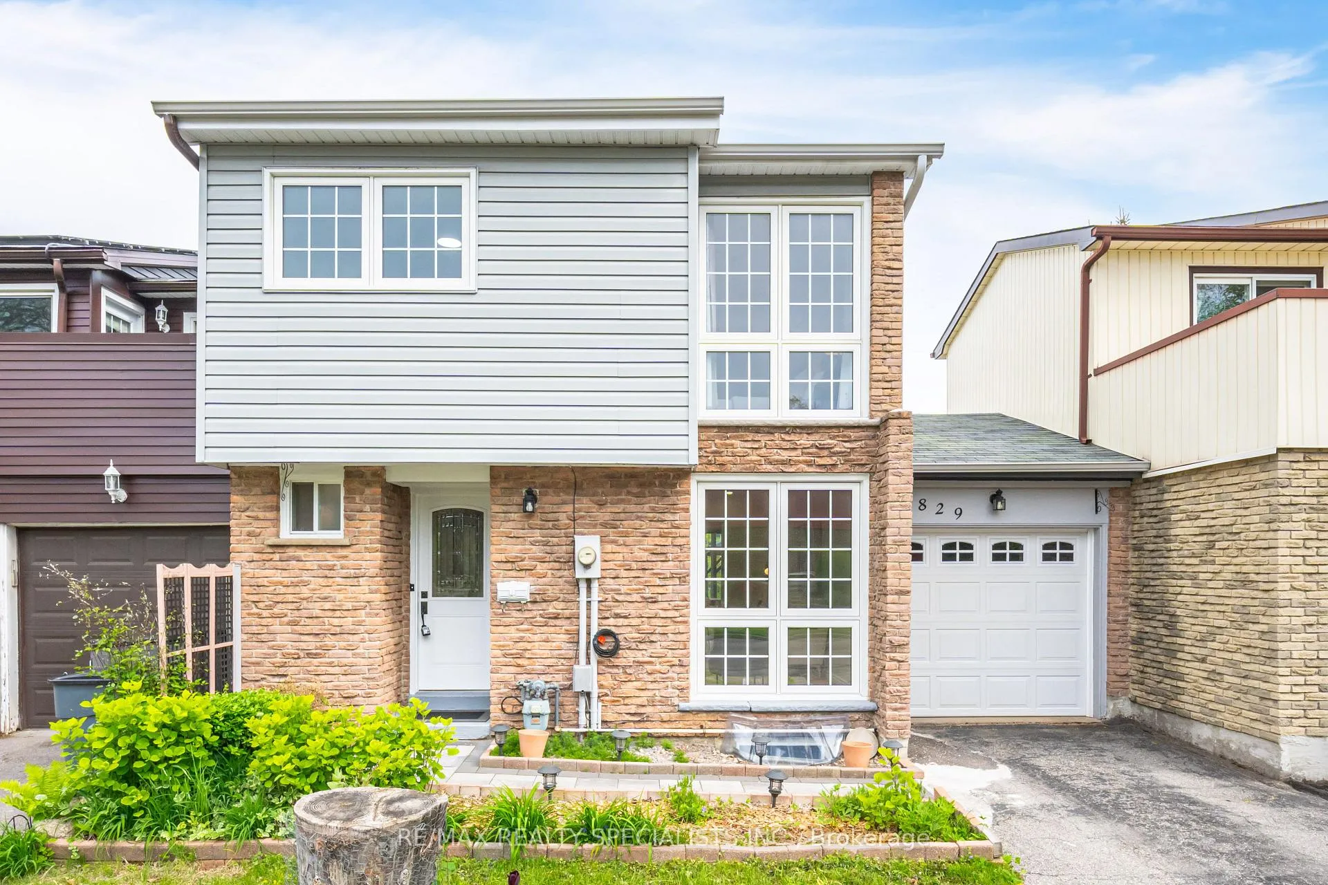 Photo 1 of 1829 Foleyet Crescent N, Pickering, Liverpool — HOMEH