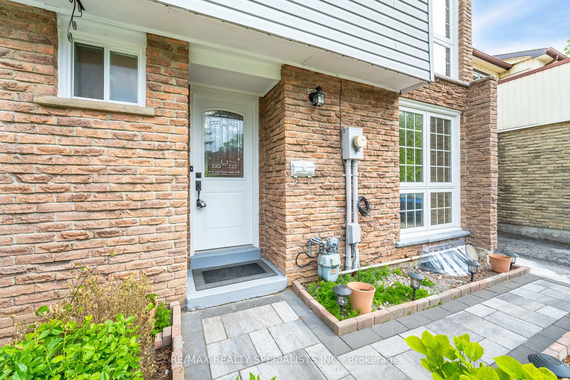 Photo 4 of 1829 Foleyet Crescent N, Pickering, Liverpool — HOMEH