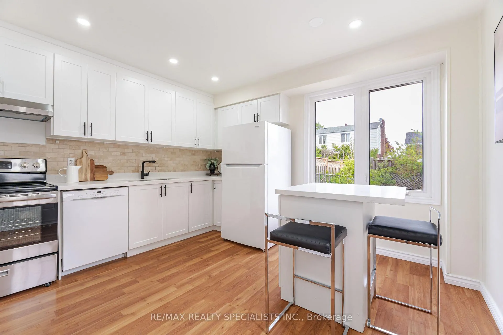 Photo 12 of 1829 Foleyet Crescent N, Pickering, Liverpool — HOMEH
