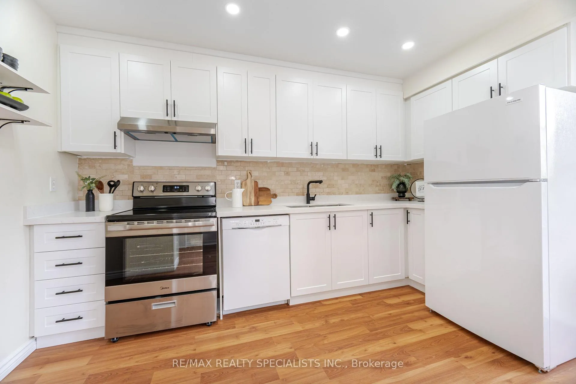 Photo 13 of 1829 Foleyet Crescent N, Pickering, Liverpool — HOMEH