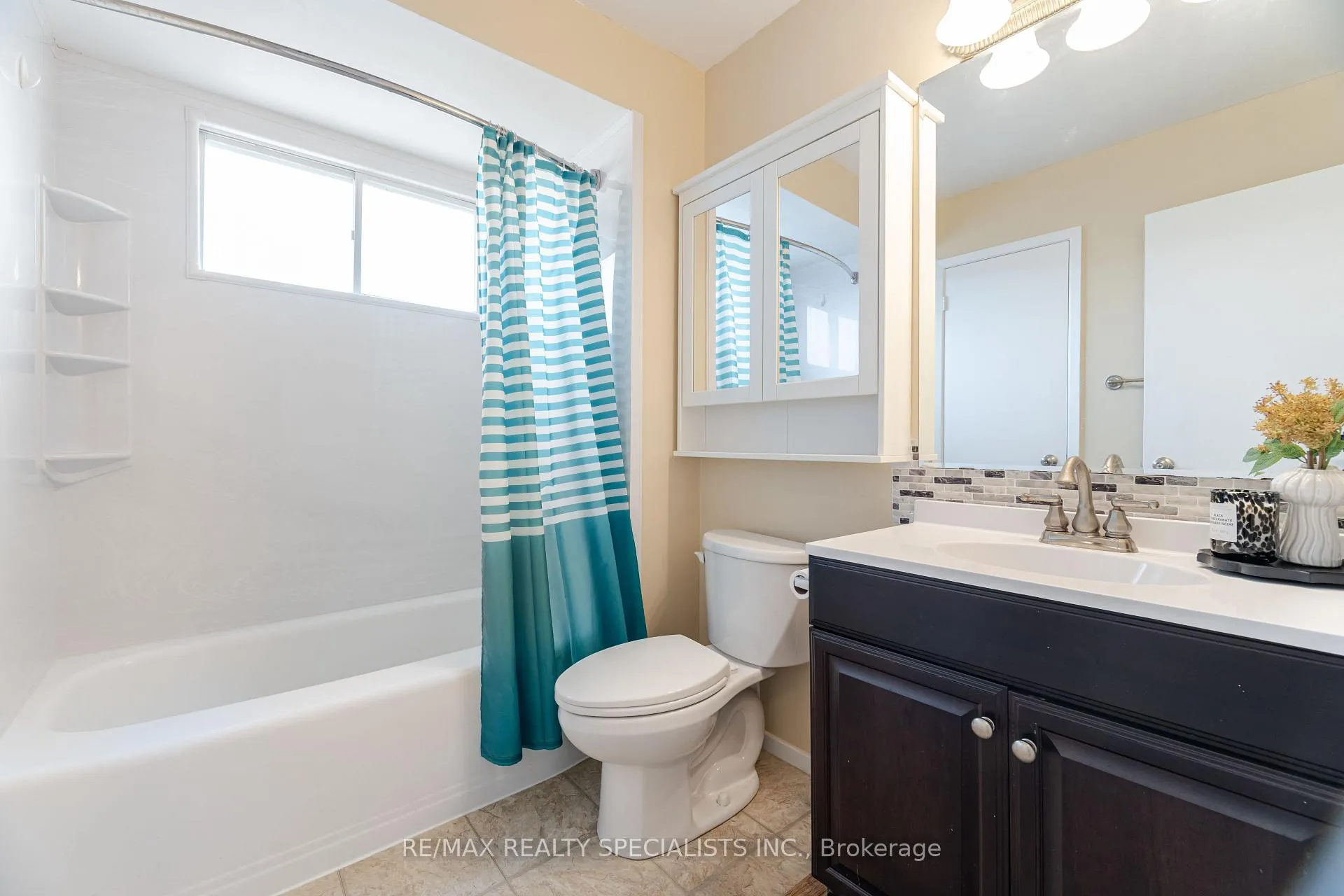 Photo 24 of 1829 Foleyet Crescent N, Pickering, Liverpool — HOMEH