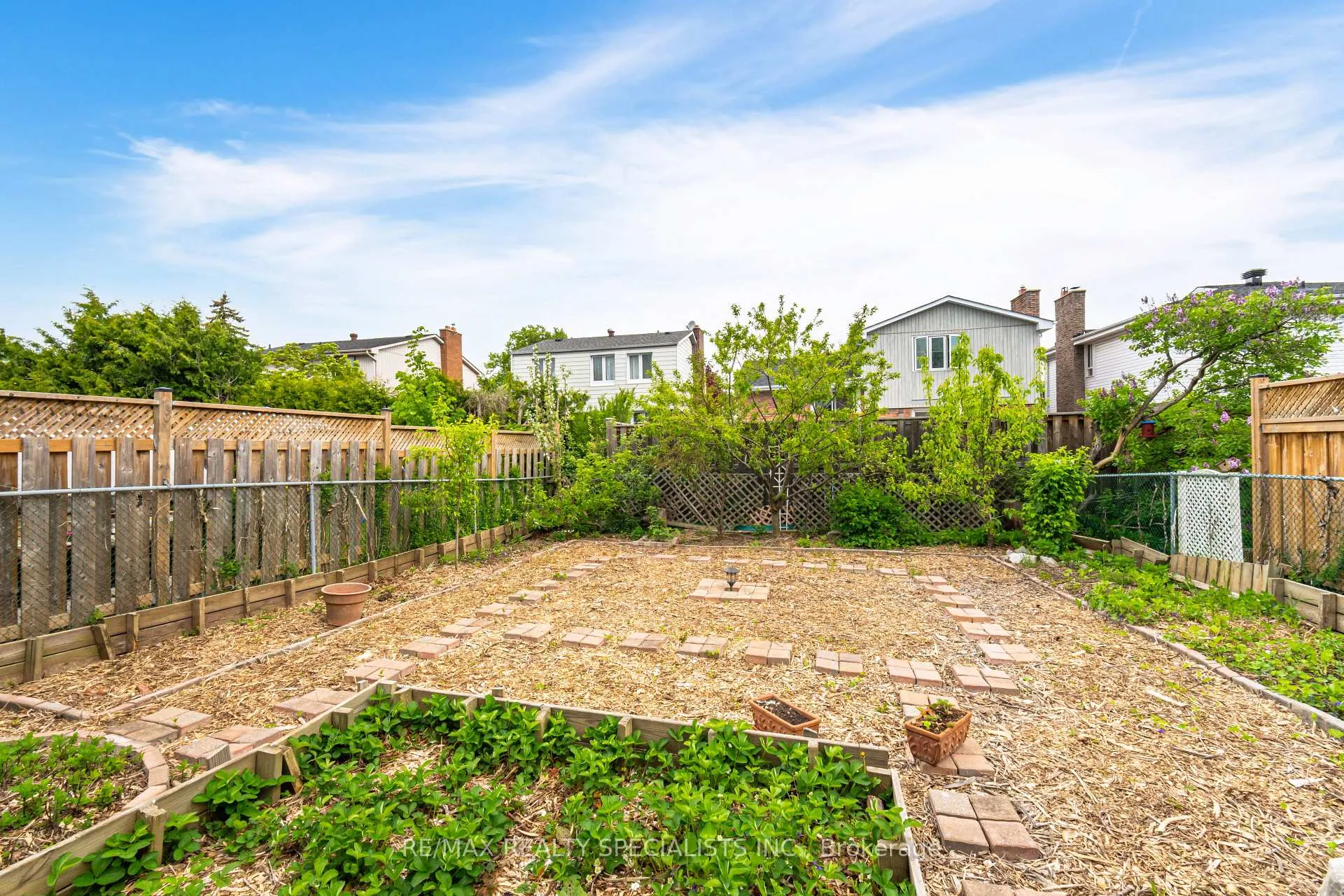 Photo 37 of 1829 Foleyet Crescent N, Pickering, Liverpool — HOMEH