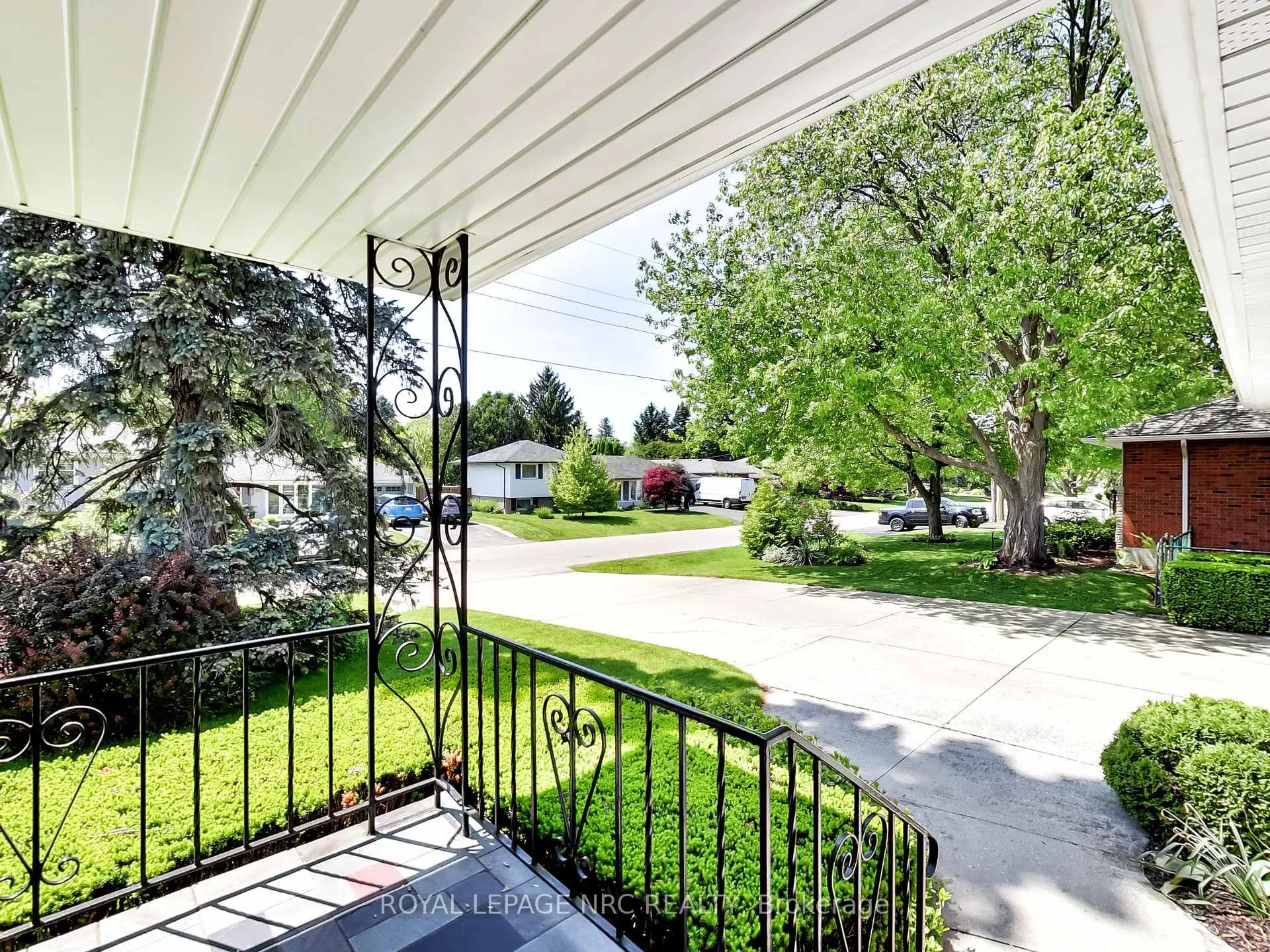 Photo 8 of 235 Seminole Road, Hamilton, Ancaster — HOMEH