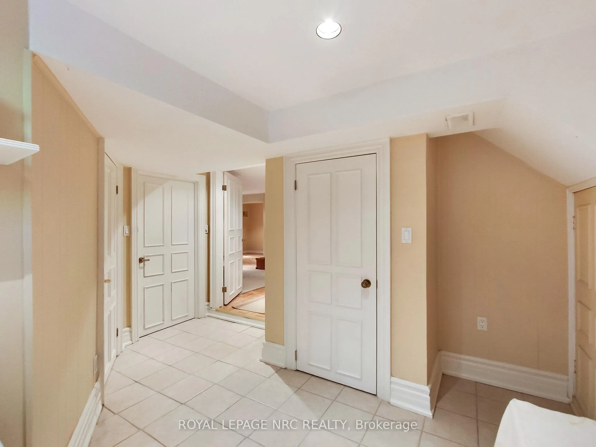 Photo 26 of 235 Seminole Road, Hamilton, Ancaster — HOMEH