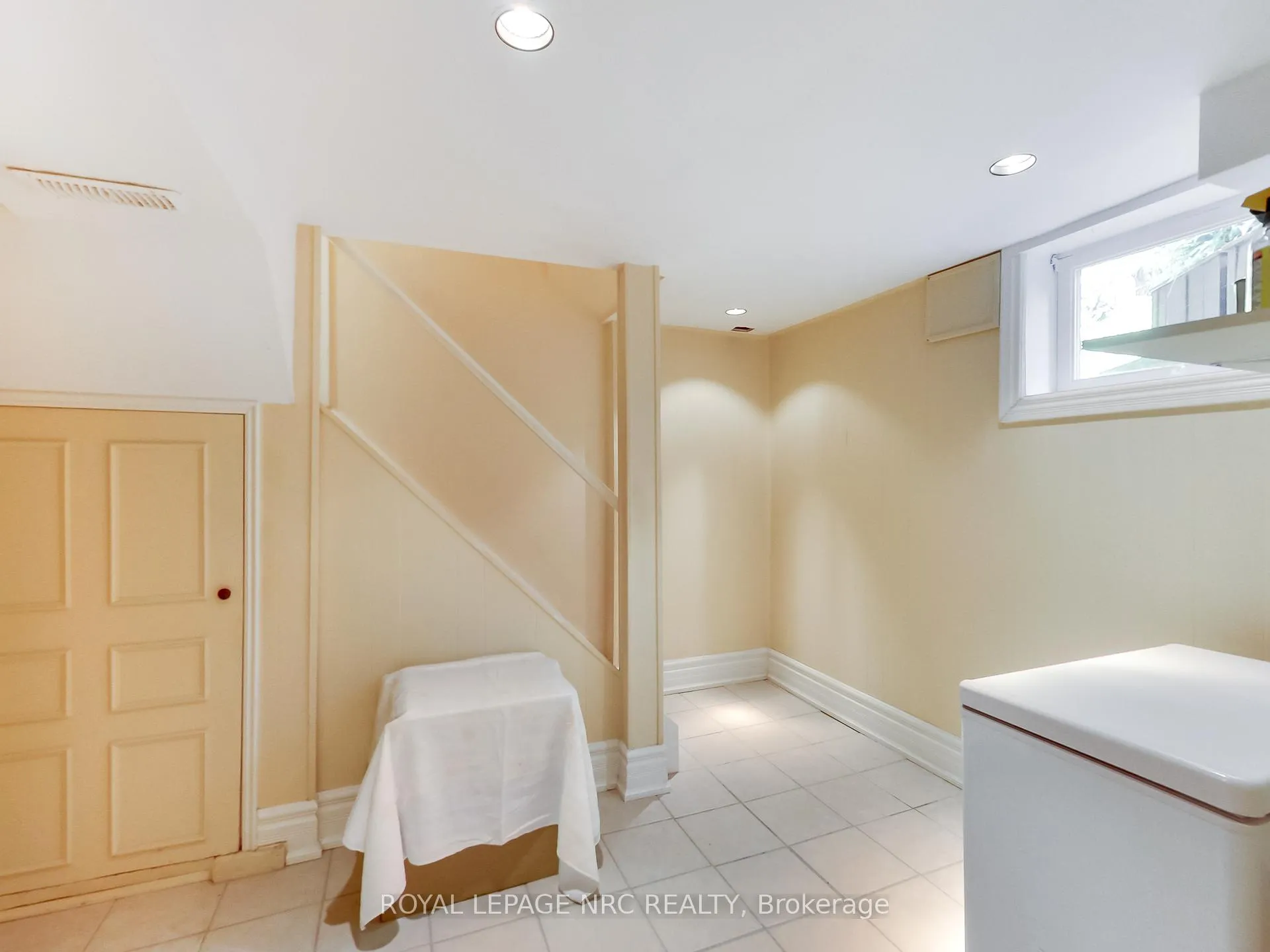 Photo 27 of 235 Seminole Road, Hamilton, Ancaster — HOMEH