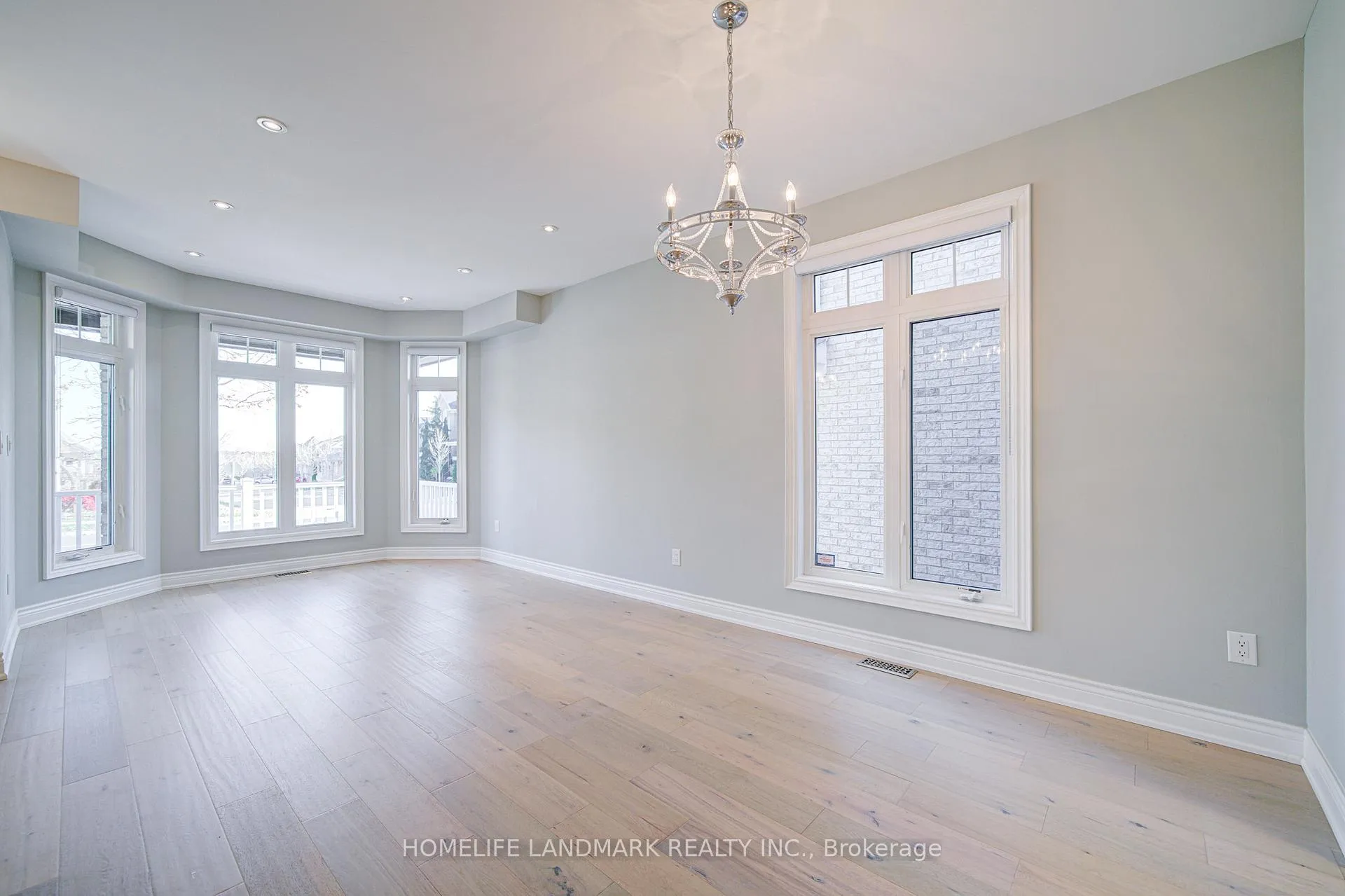 Photo 13 of 214 Alfred Paterson Drive, Markham, Greensborough — HOMEH