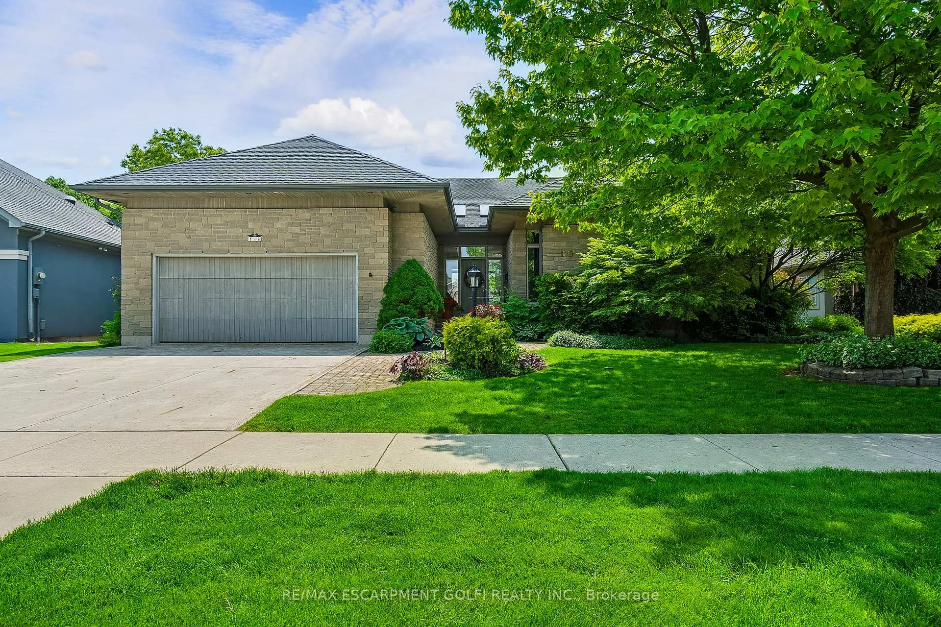 Photo 1 of 128 Grindstone Way, Hamilton, Dundas — HOMEH