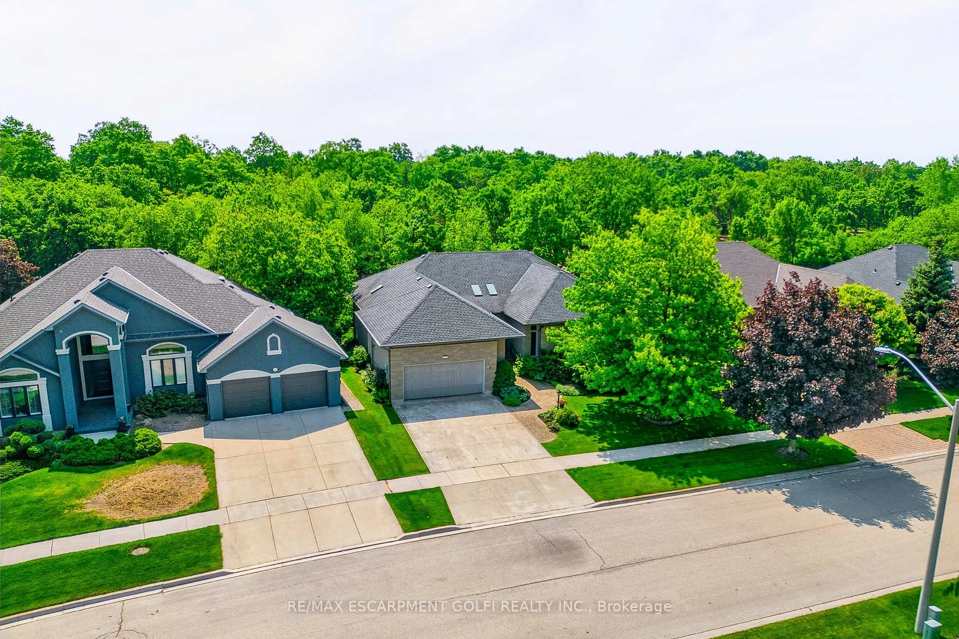 Photo 2 of 128 Grindstone Way, Hamilton, Dundas — HOMEH