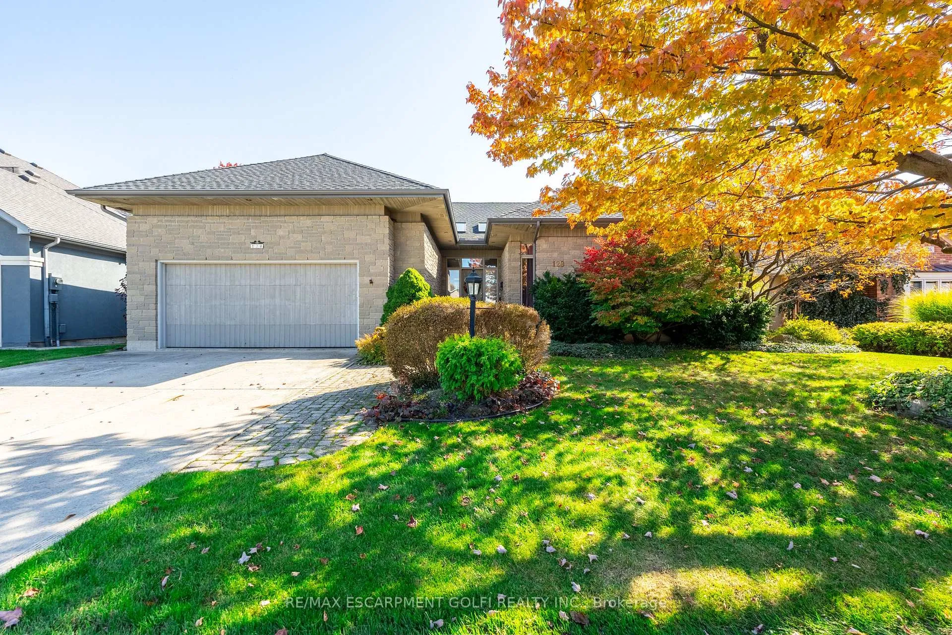 Photo 4 of 128 Grindstone Way, Hamilton, Dundas — HOMEH