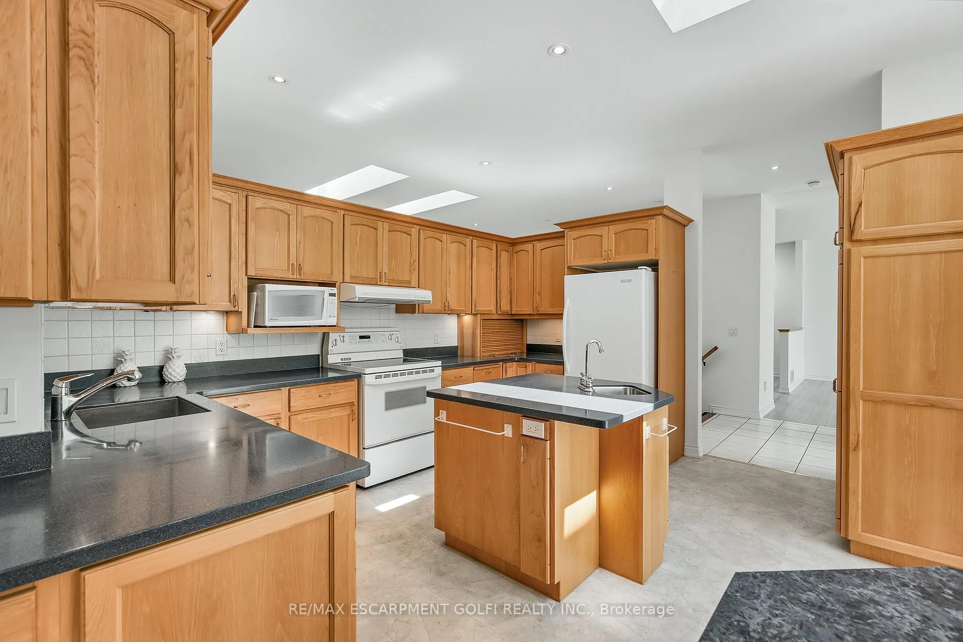 Photo 15 of 128 Grindstone Way, Hamilton, Dundas — HOMEH
