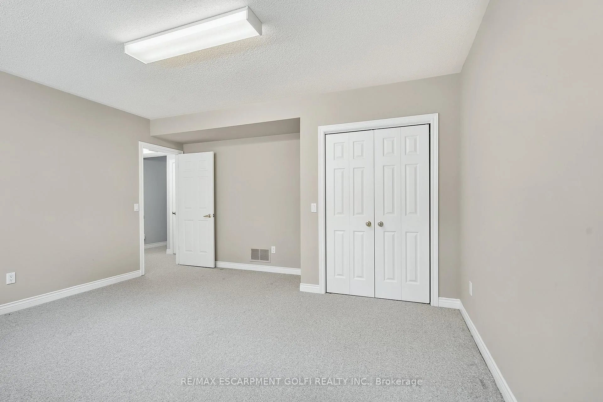 Photo 22 of 128 Grindstone Way, Hamilton, Dundas — HOMEH