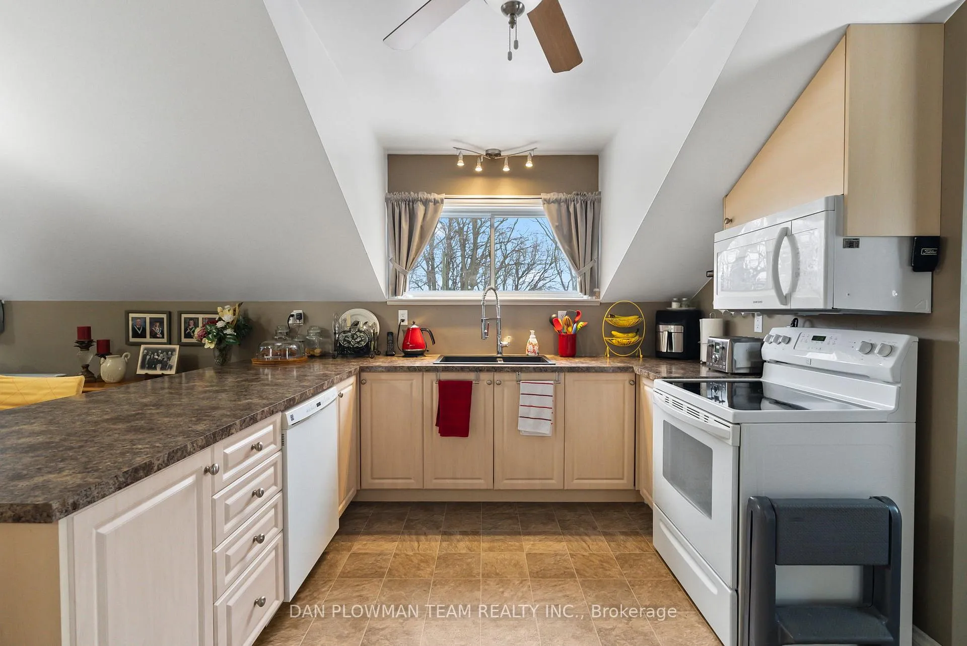 Photo 39 of 8 Maple Street, Clarington, Rural Clarington — HOMEH