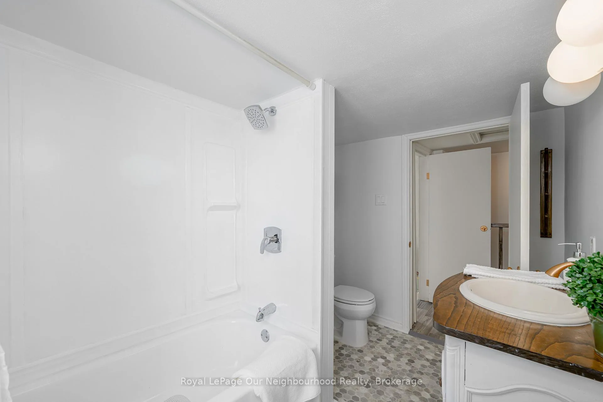 Photo 41 of 411 Moira Street W, Tweed, Tweed (Village) — HOMEH