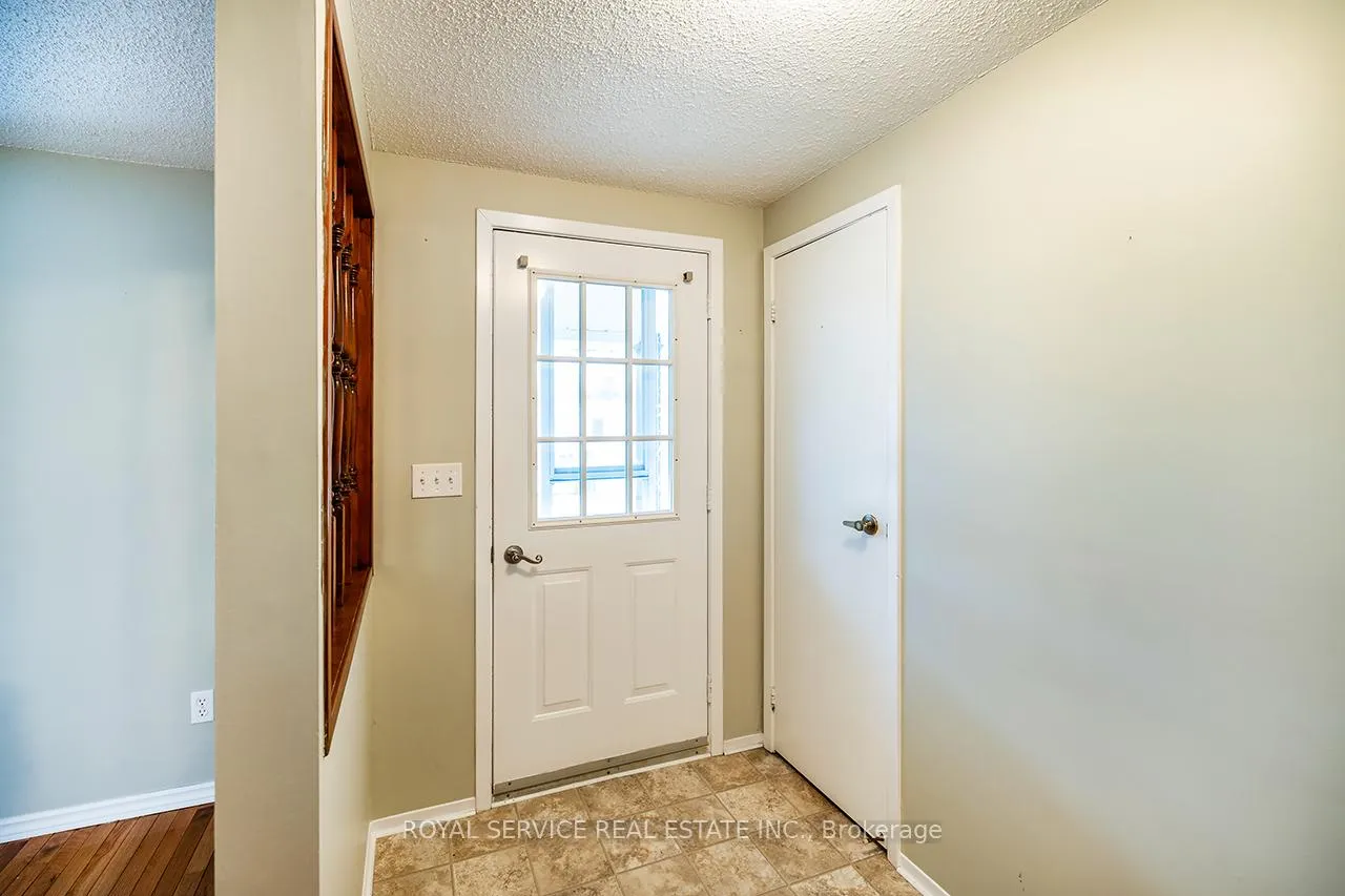 Photo 3 of 14 Fairway Drive, Clarington, Newcastle — HOMEH