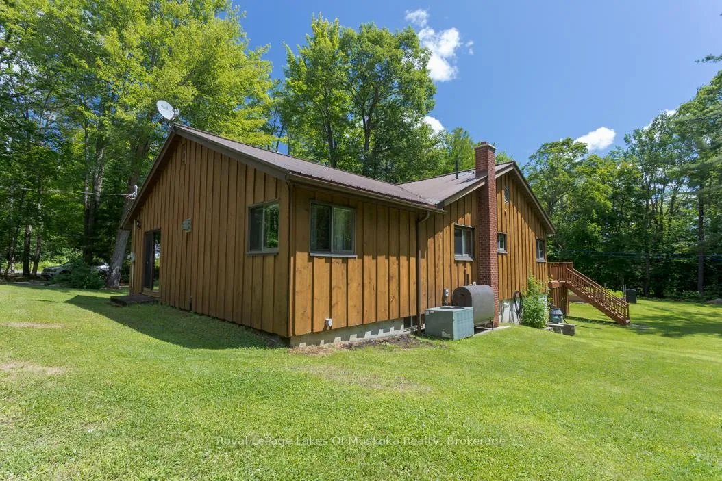 Photo 3 of 10 Muskoka Pines Road, Bracebridge, Draper — HOMEH
