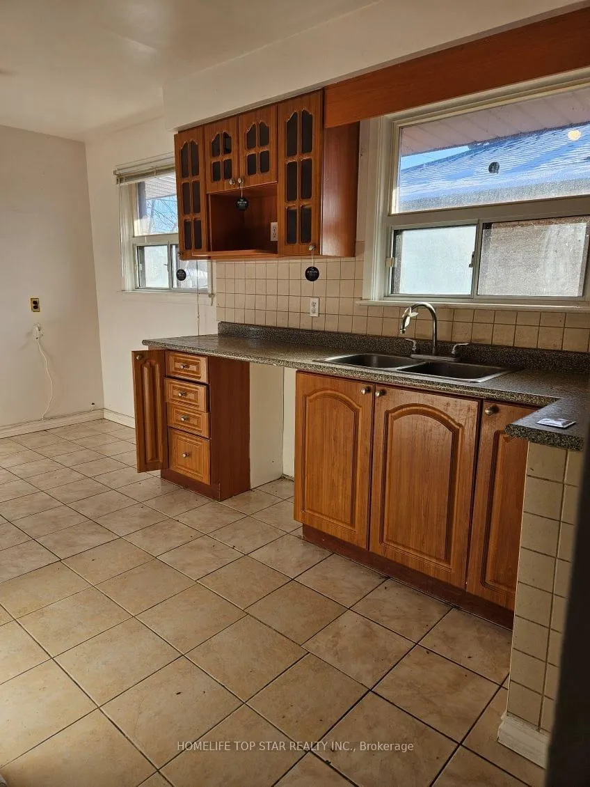 Photo 3 of 20 Cicerella Crescent, Scarborough, Bendale — HOMEH