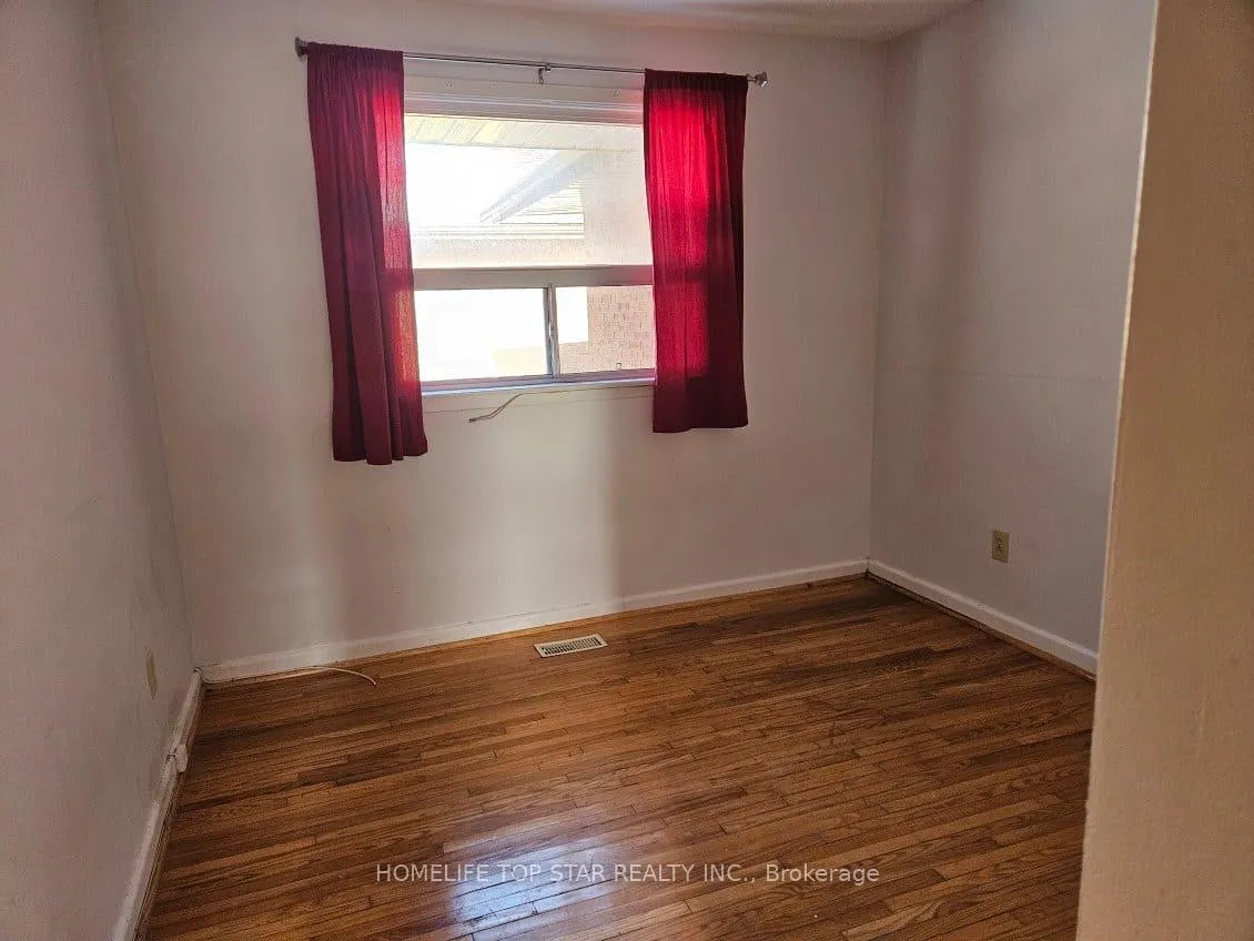 Photo 4 of 20 Cicerella Crescent, Scarborough, Bendale — HOMEH