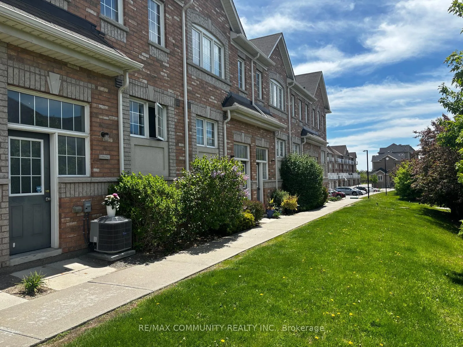 Photo 1 of 18 Cooperage Lane, Ajax, Central East — HOMEH