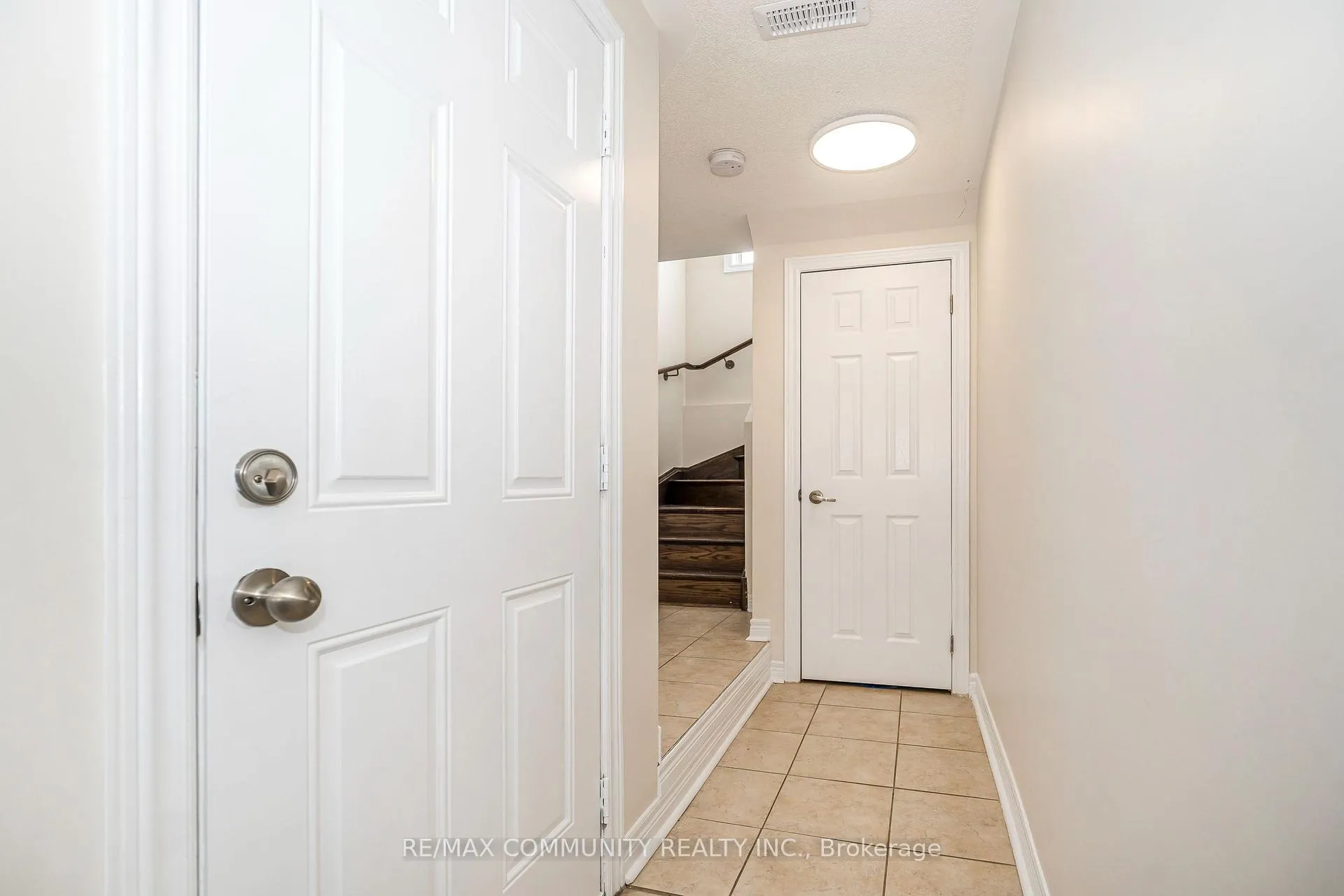 Photo 2 of 18 Cooperage Lane, Ajax, Central East — HOMEH