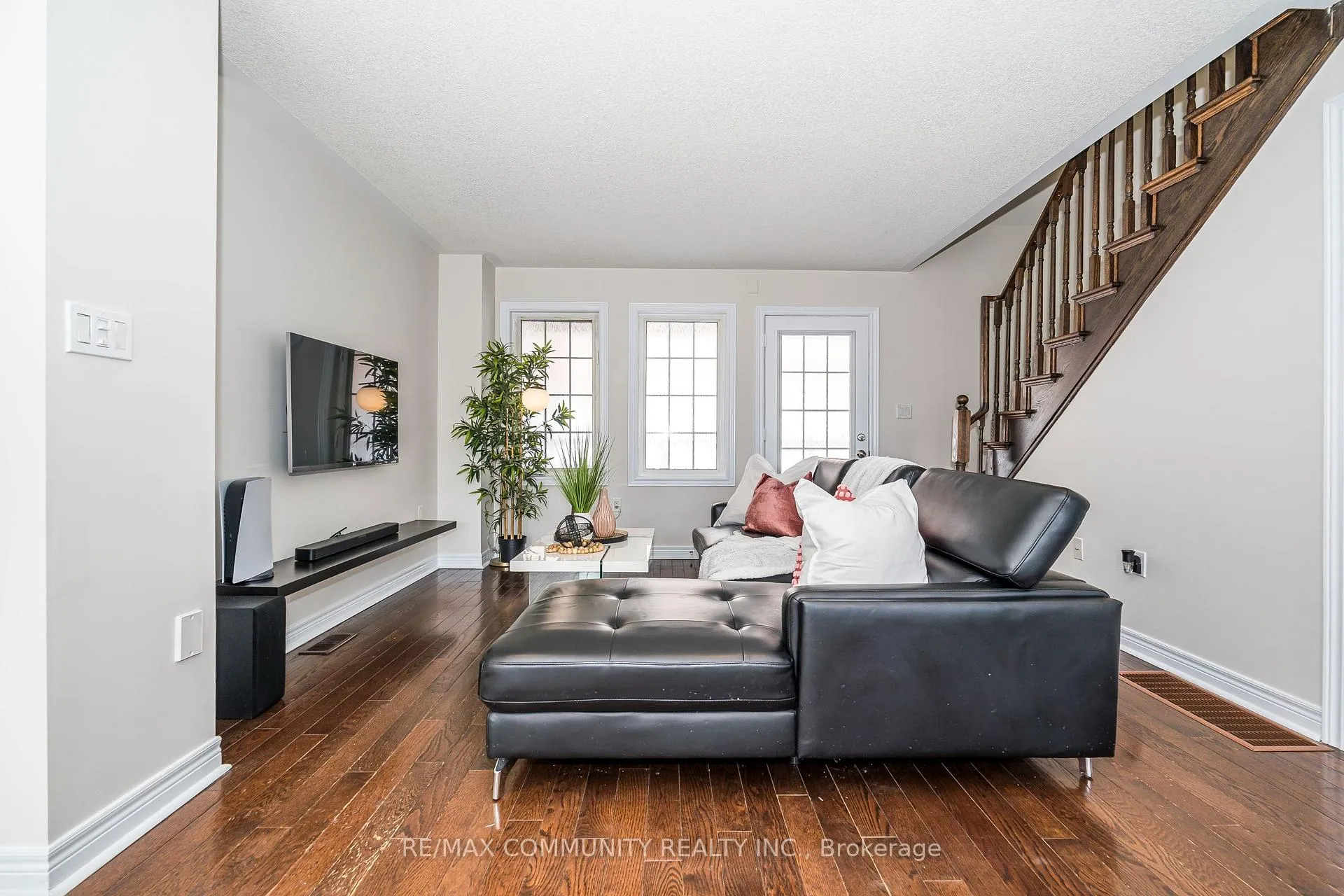 Photo 5 of 18 Cooperage Lane, Ajax, Central East — HOMEH