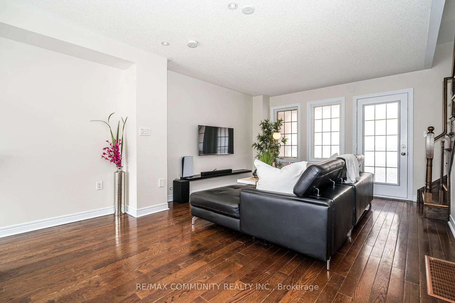 Photo 6 of 18 Cooperage Lane, Ajax, Central East — HOMEH