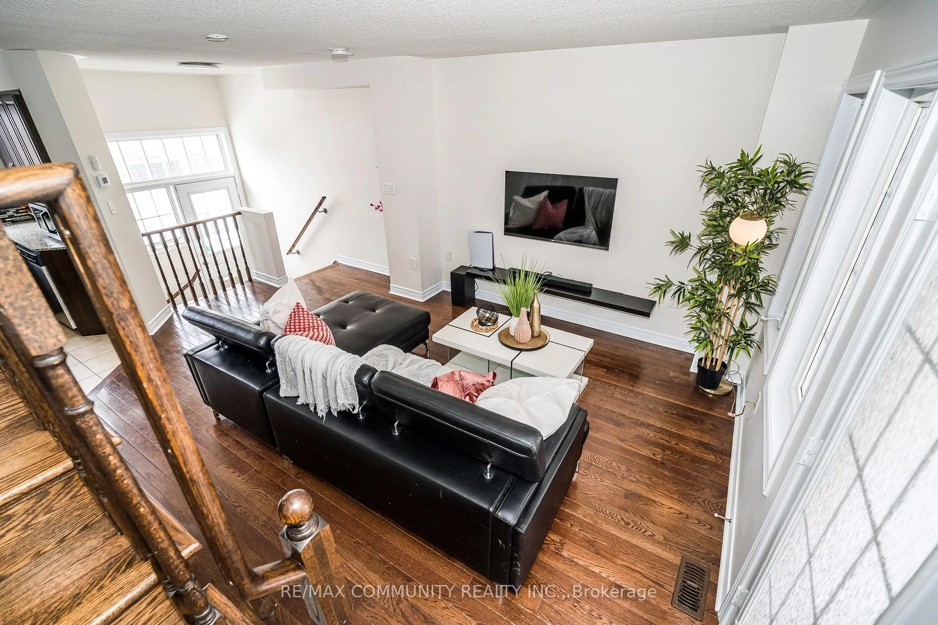 Photo 8 of 18 Cooperage Lane, Ajax, Central East — HOMEH