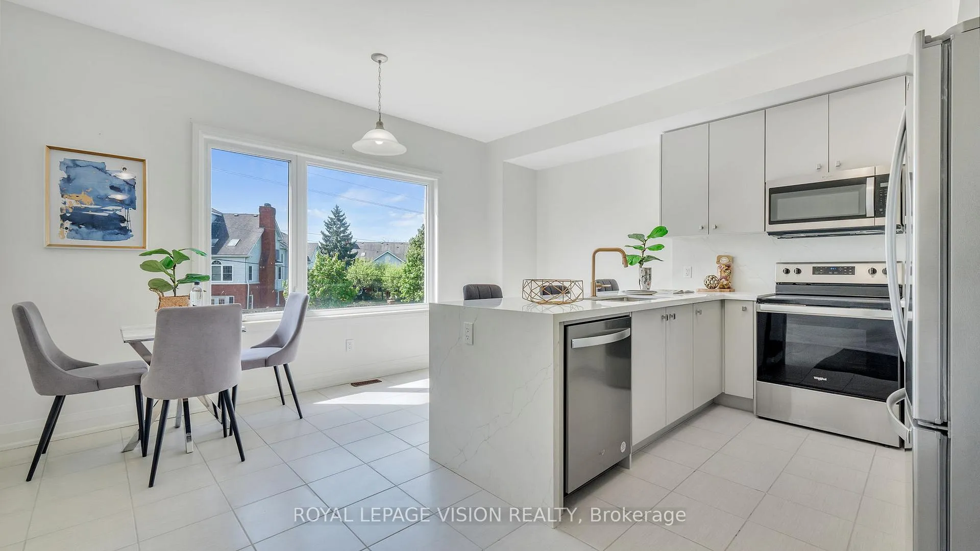 Photo 17 of 23 Gerry Henry Lane, Clarington, Courtice — HOMEH