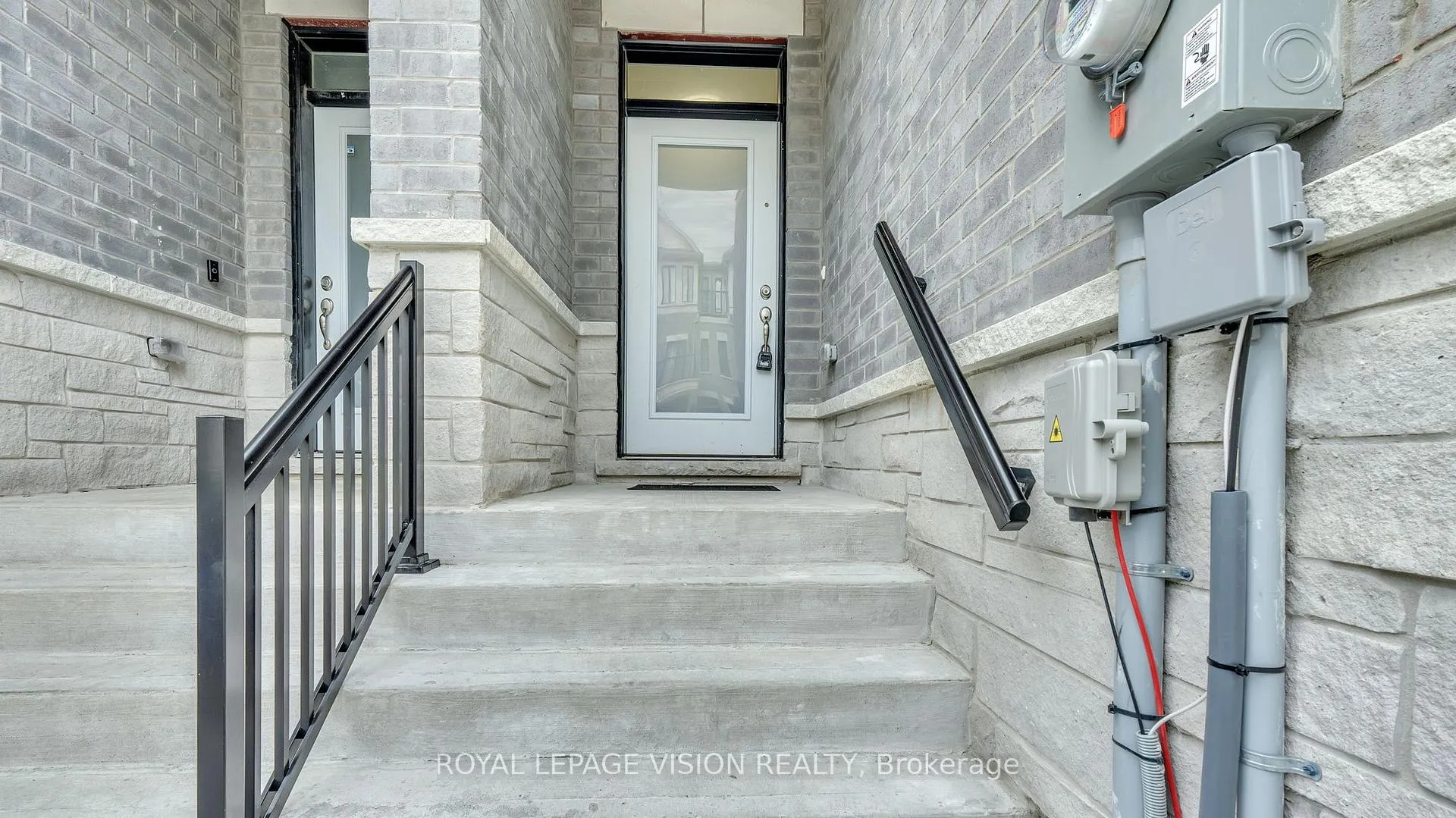 Photo 37 of 23 Gerry Henry Lane, Clarington, Courtice — HOMEH