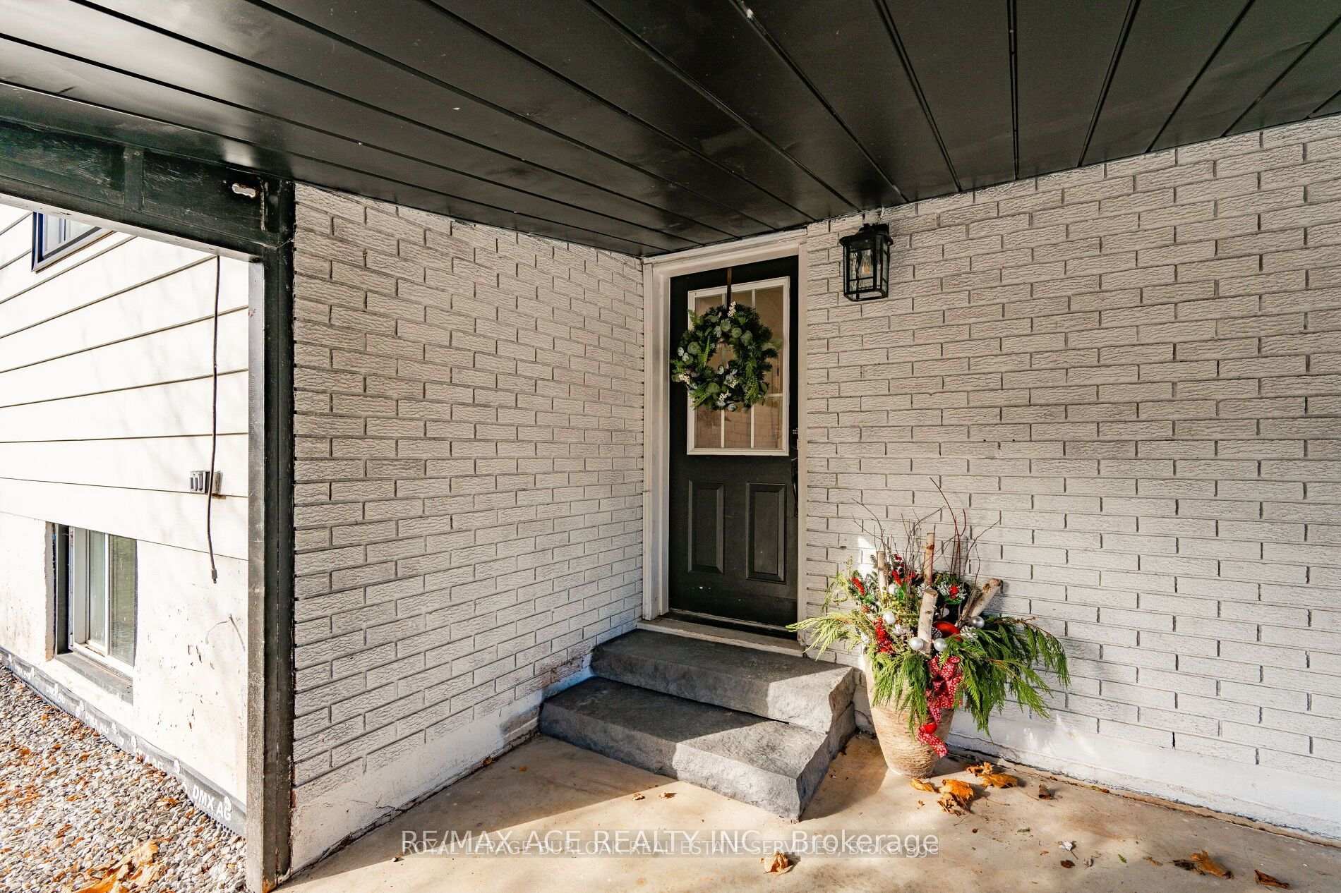 Photo 2 of 412 Norrie Crescent, Burlington, Appleby — HOMEH