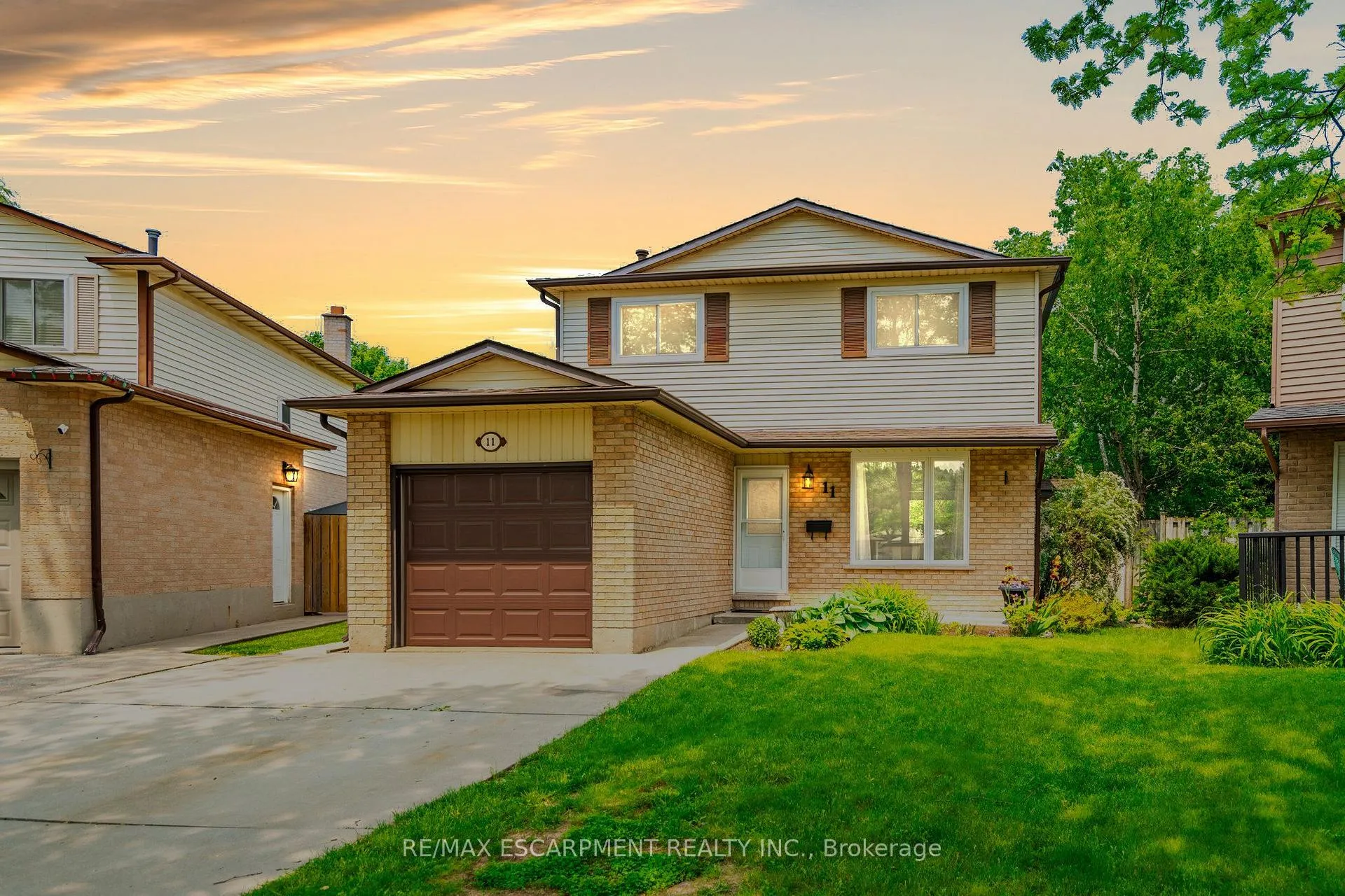 Photo 1 of 11 Pecan Court, Hamilton, Stoney Creek — HOMEH