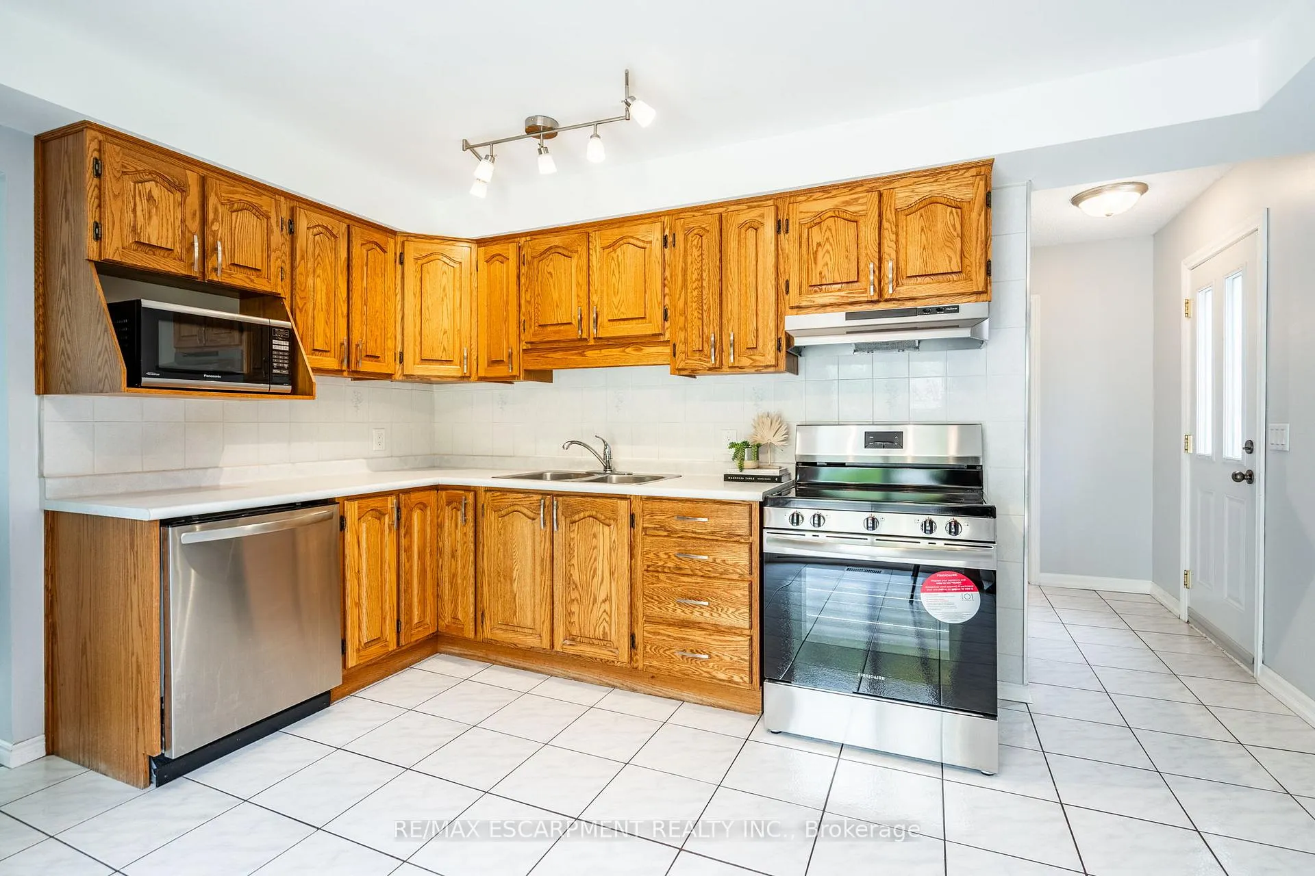 Photo 11 of 11 Pecan Court, Hamilton, Stoney Creek — HOMEH