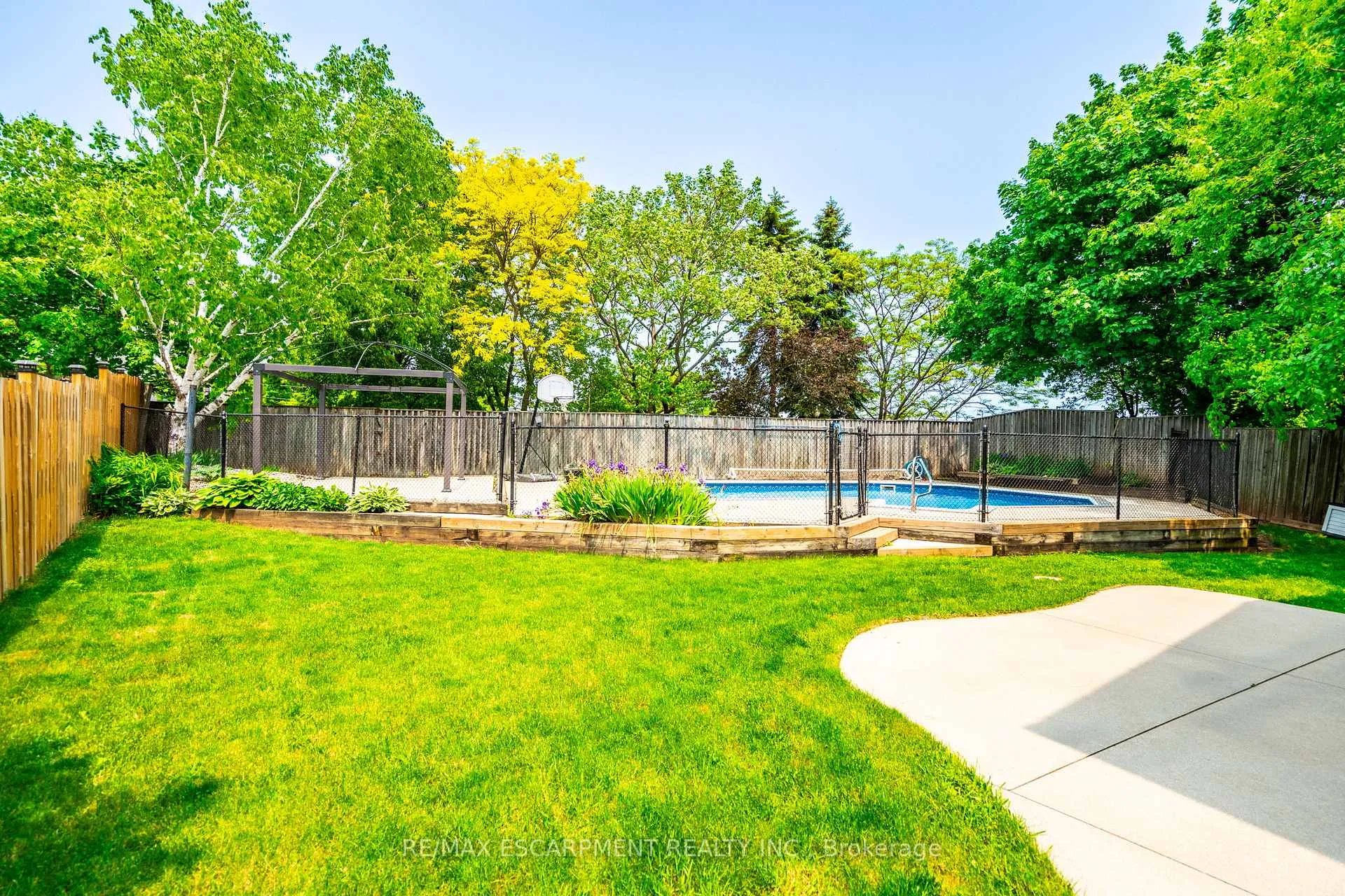Photo 32 of 11 Pecan Court, Hamilton, Stoney Creek — HOMEH