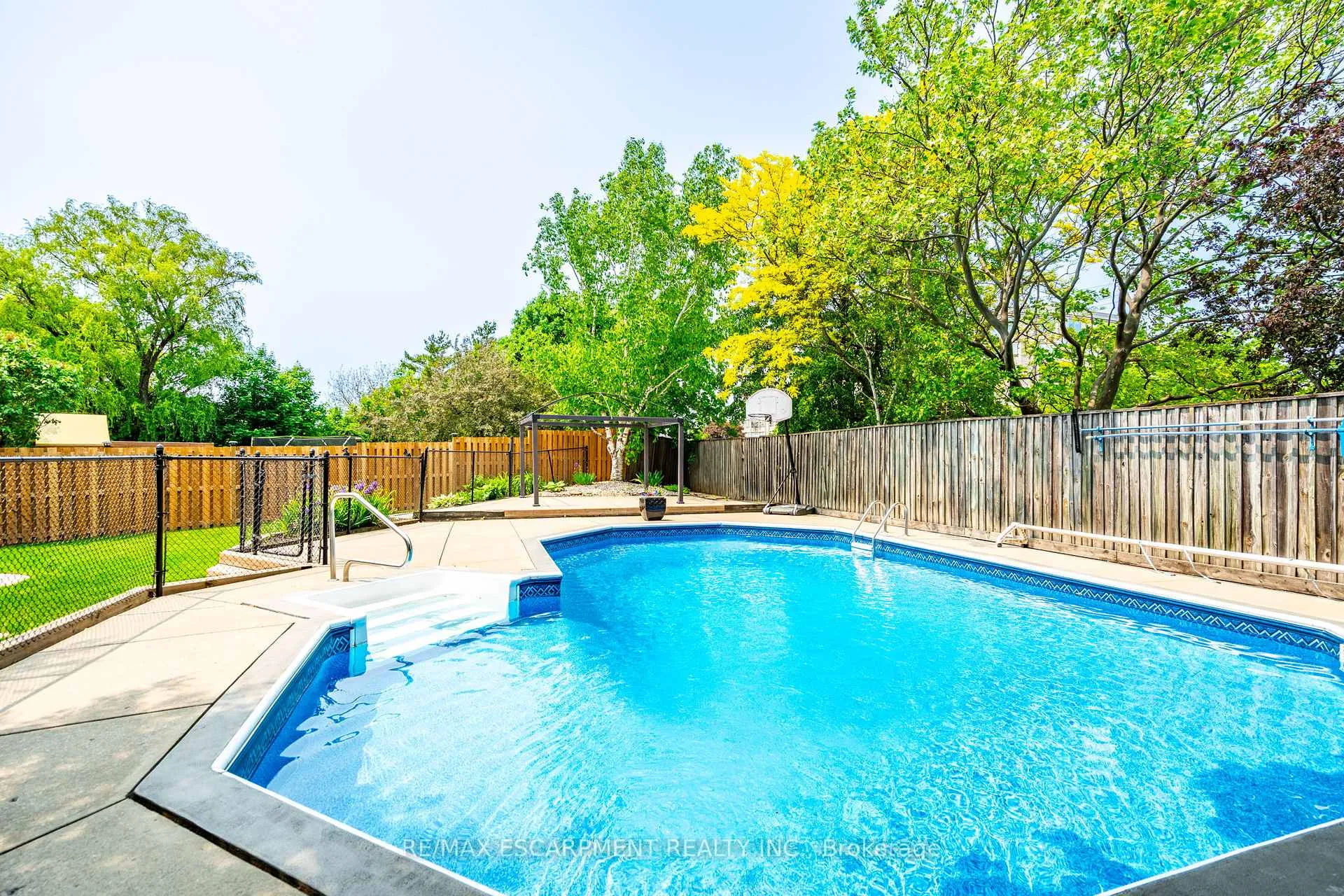 Photo 35 of 11 Pecan Court, Hamilton, Stoney Creek — HOMEH