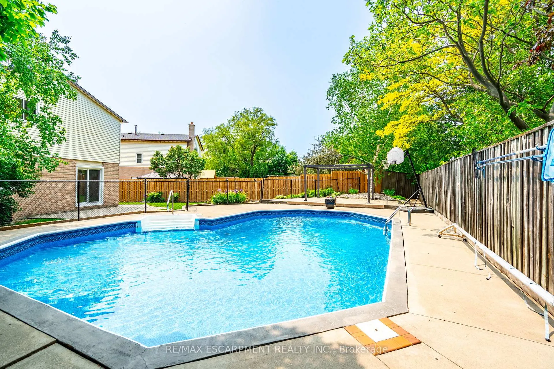 Photo 36 of 11 Pecan Court, Hamilton, Stoney Creek — HOMEH