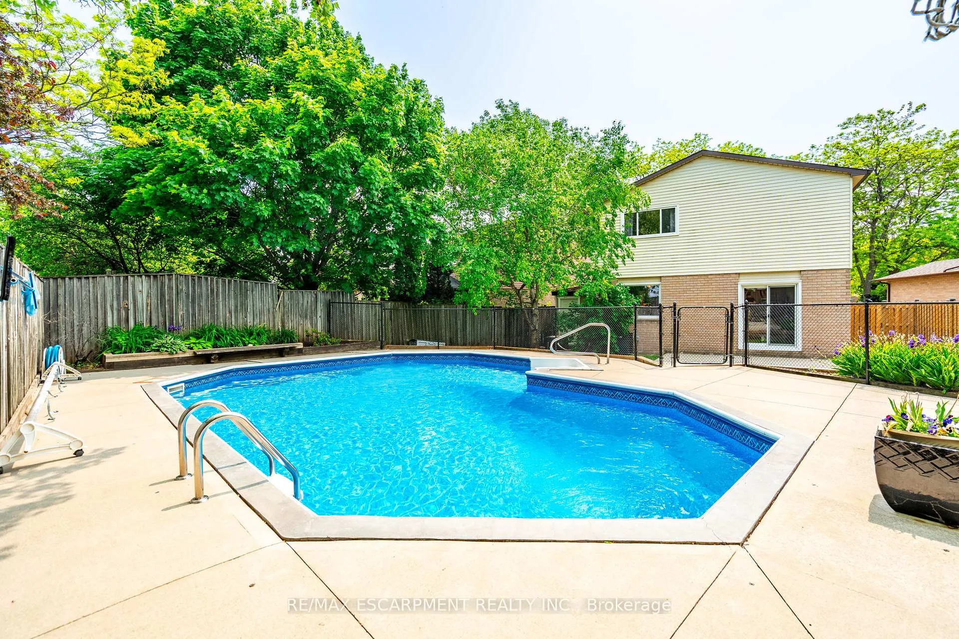 Photo 37 of 11 Pecan Court, Hamilton, Stoney Creek — HOMEH