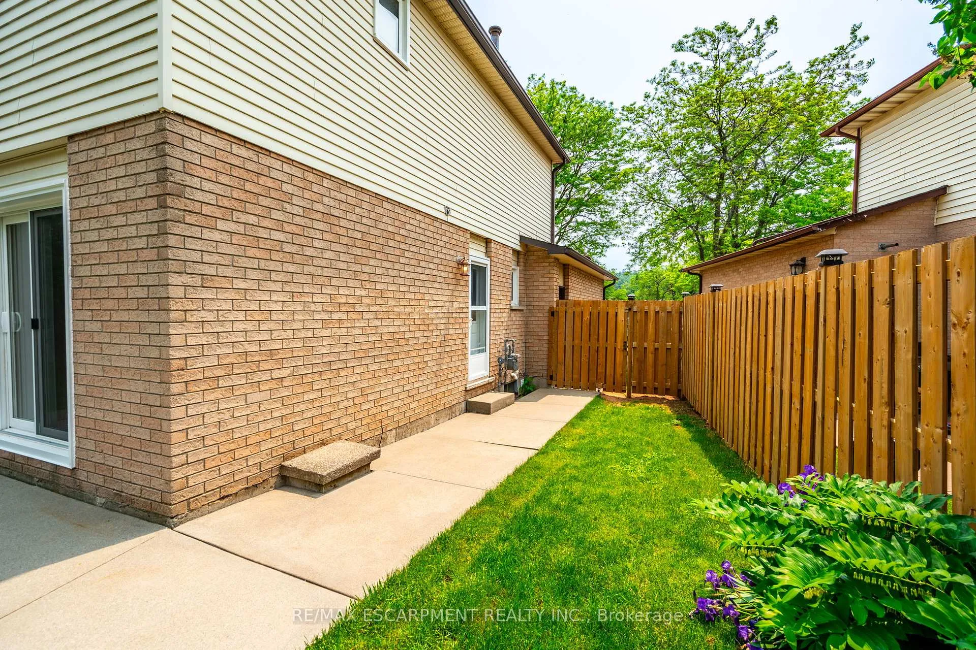 Photo 40 of 11 Pecan Court, Hamilton, Stoney Creek — HOMEH