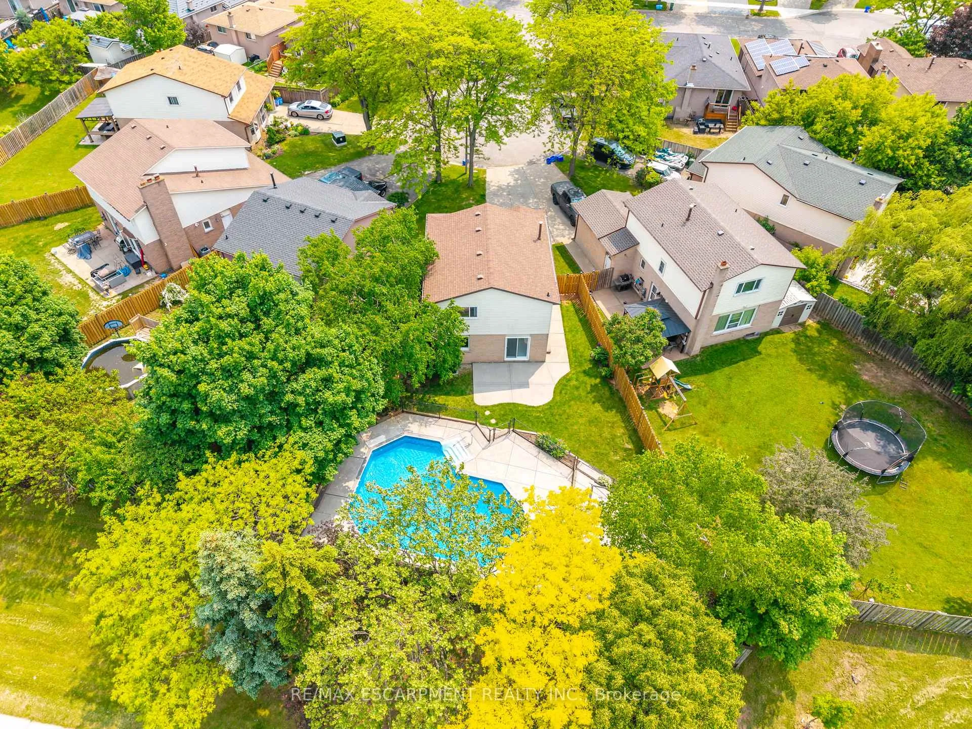 Photo 44 of 11 Pecan Court, Hamilton, Stoney Creek — HOMEH