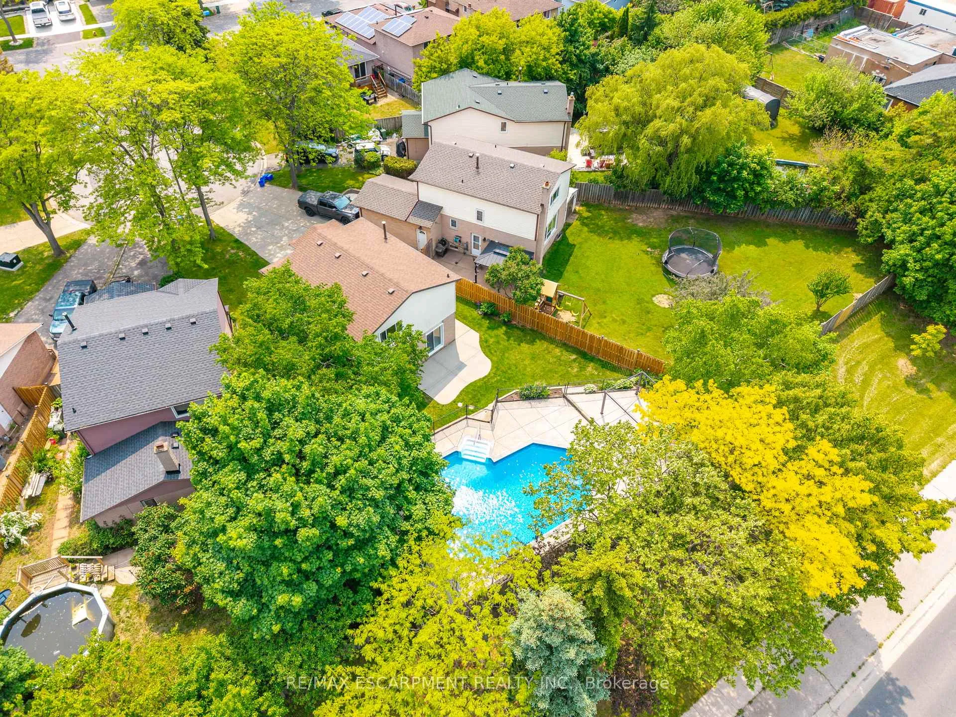 Photo 45 of 11 Pecan Court, Hamilton, Stoney Creek — HOMEH