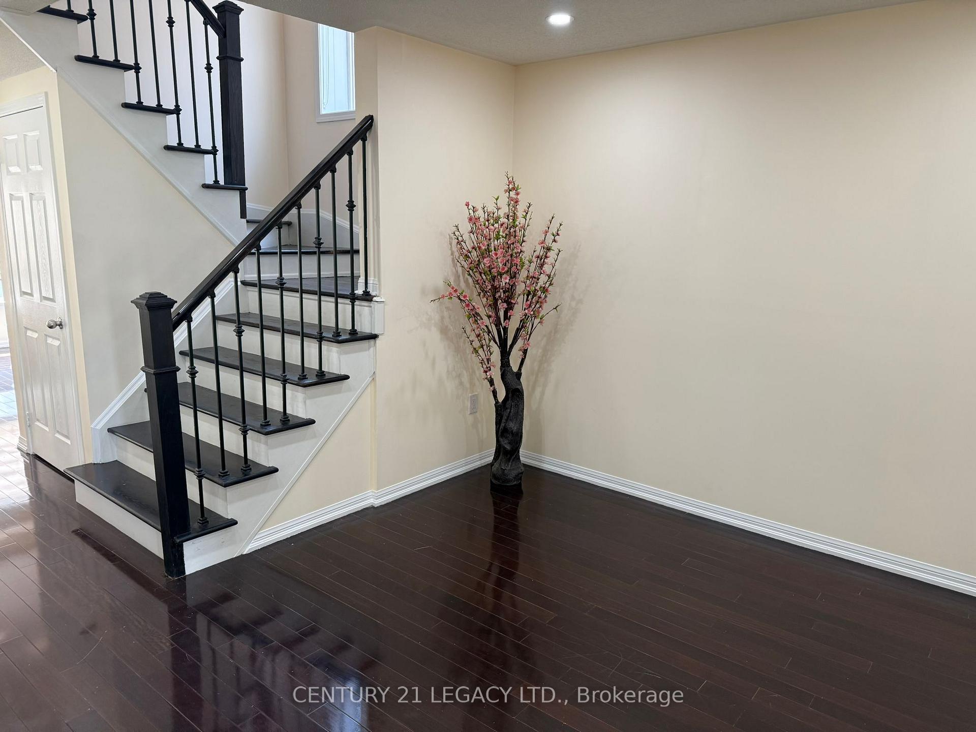 Photo 3 of 190 Owlridge Drive, Brampton, Credit Valley — HOMEH