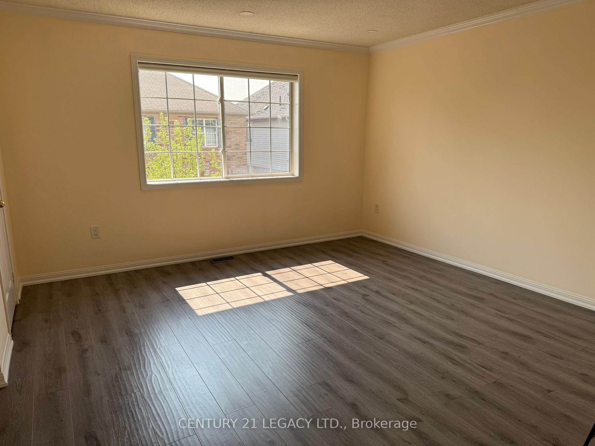 Photo 6 of 190 Owlridge Drive, Brampton, Credit Valley — HOMEH