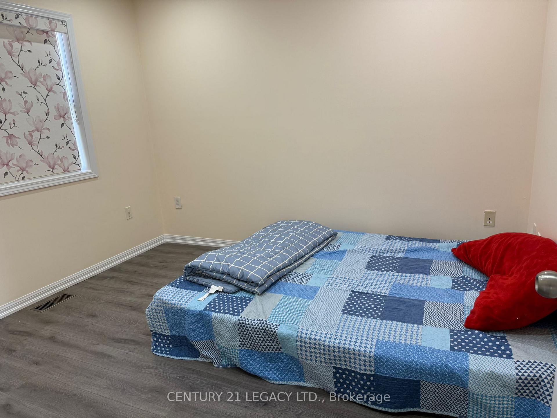 Photo 7 of 190 Owlridge Drive, Brampton, Credit Valley — HOMEH
