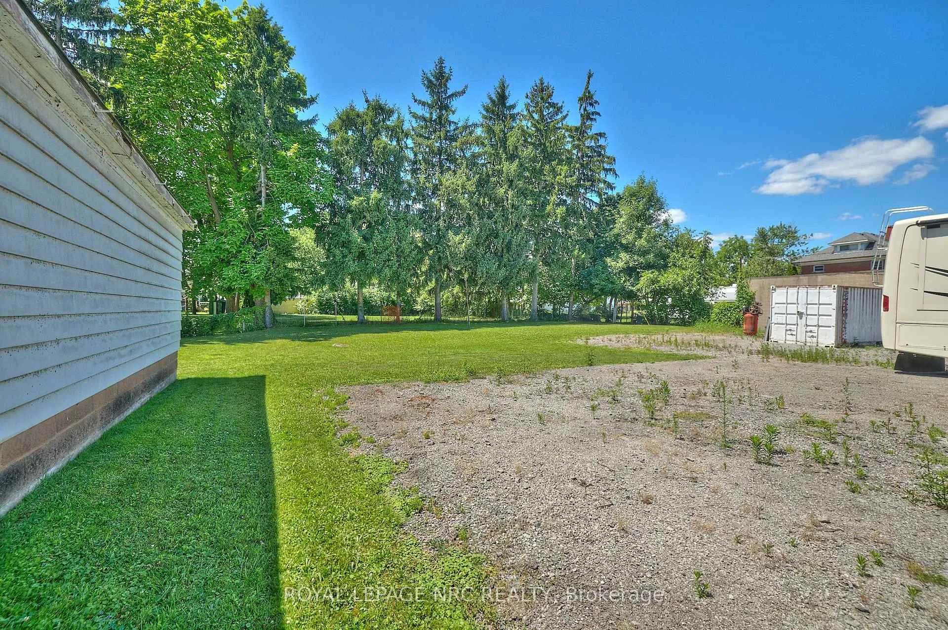 Photo 5 of 8247 Willoughby Drive, Niagara Falls, Chippawa — HOMEH