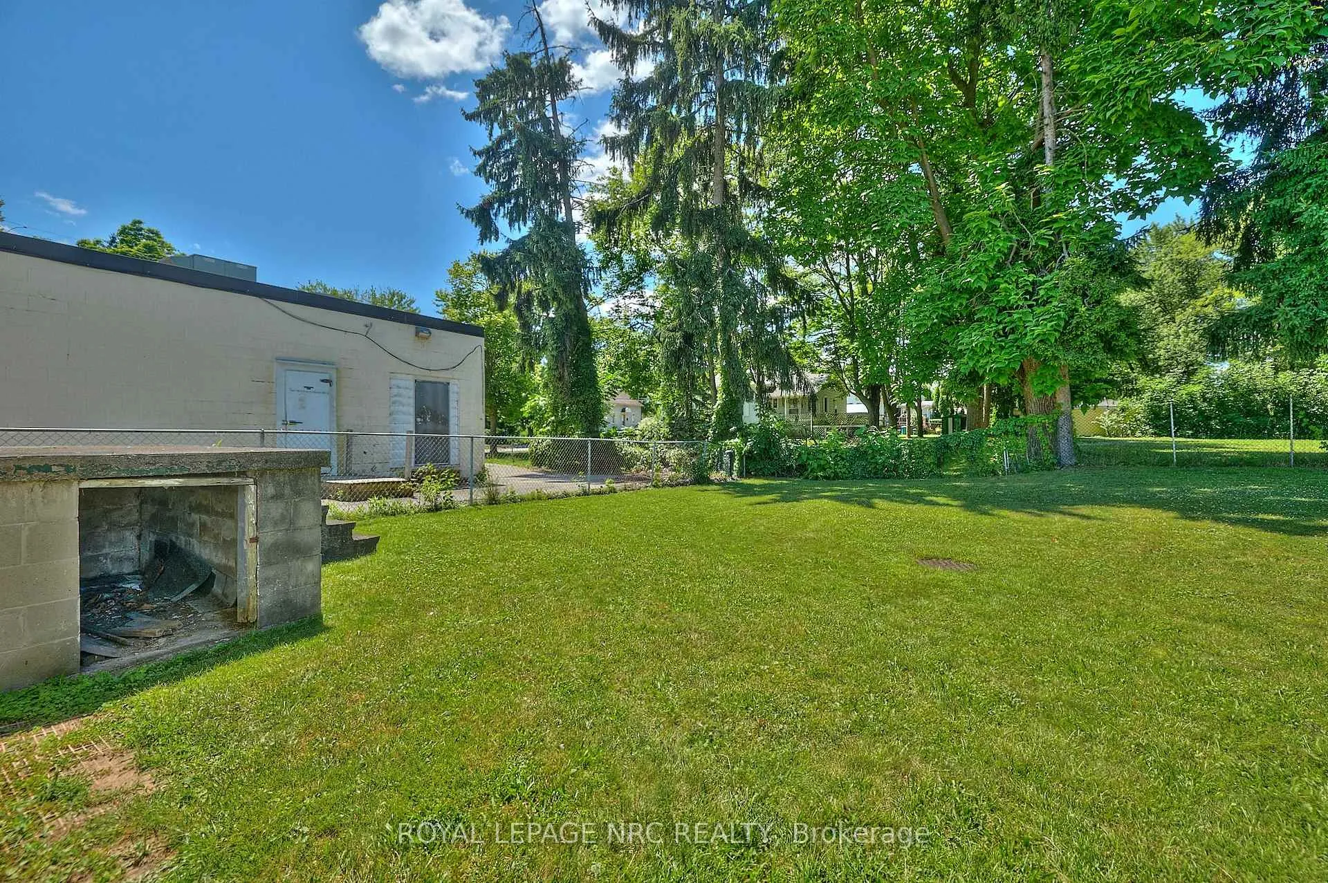 Photo 6 of 8247 Willoughby Drive, Niagara Falls, Chippawa — HOMEH