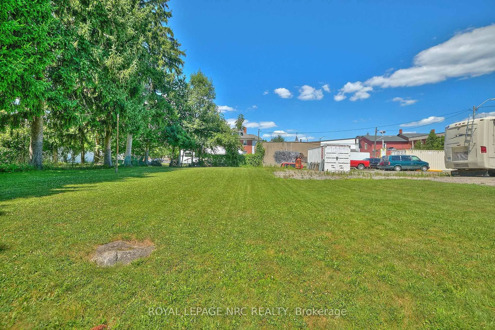Photo 7 of 8247 Willoughby Drive, Niagara Falls, Chippawa — HOMEH