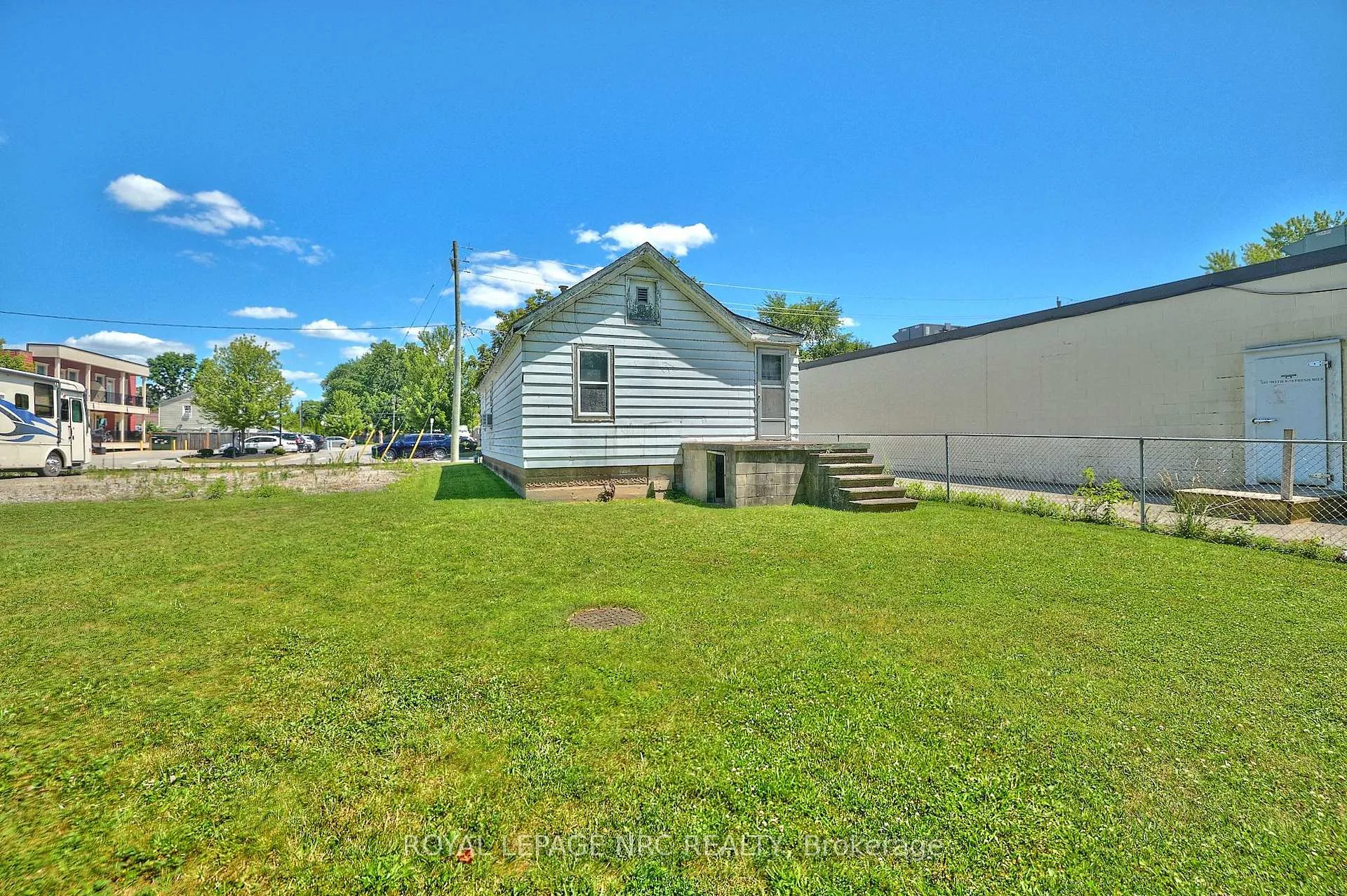 Photo 8 of 8247 Willoughby Drive, Niagara Falls, Chippawa — HOMEH