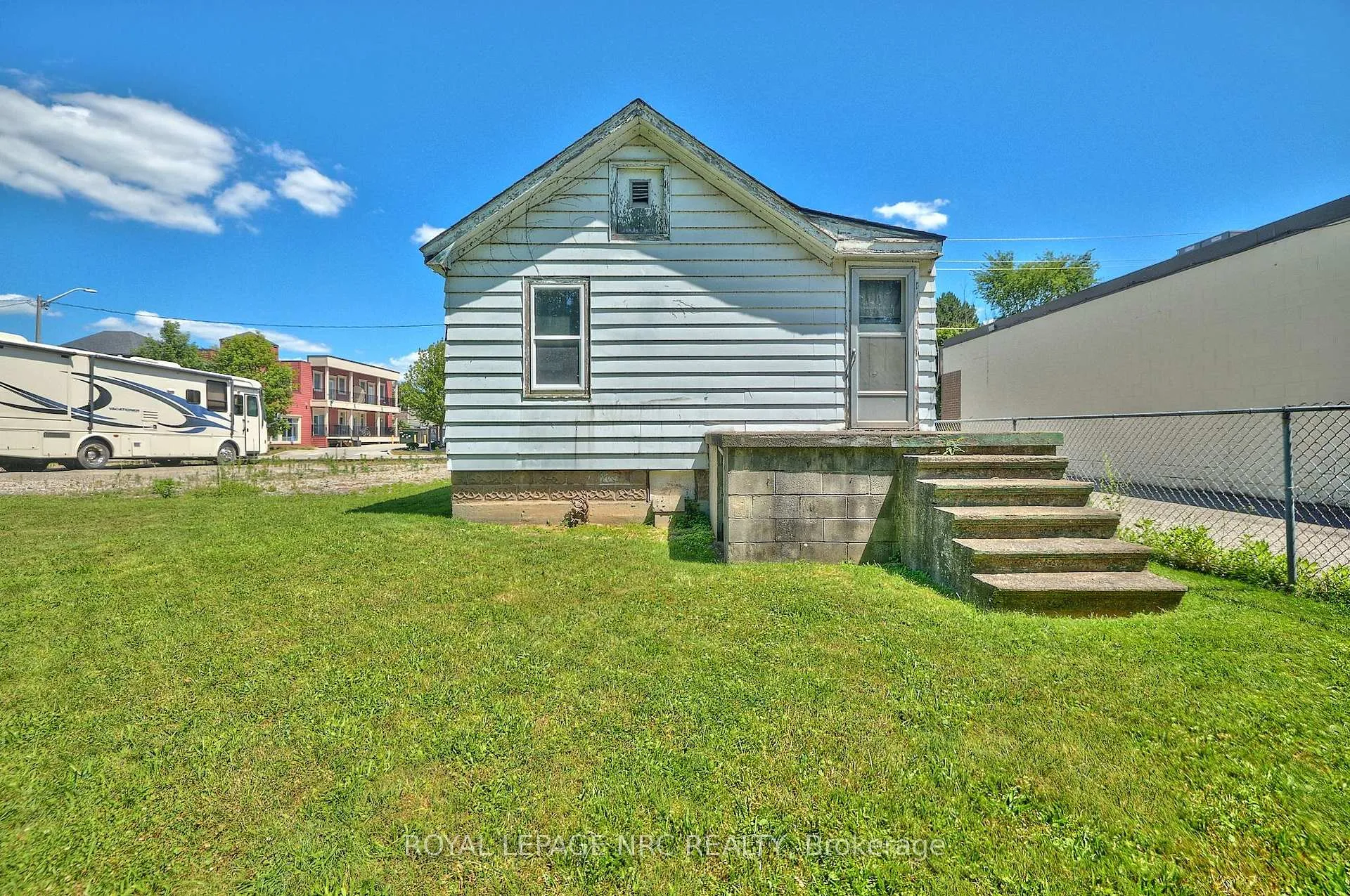 Photo 13 of 8247 Willoughby Drive, Niagara Falls, Chippawa — HOMEH