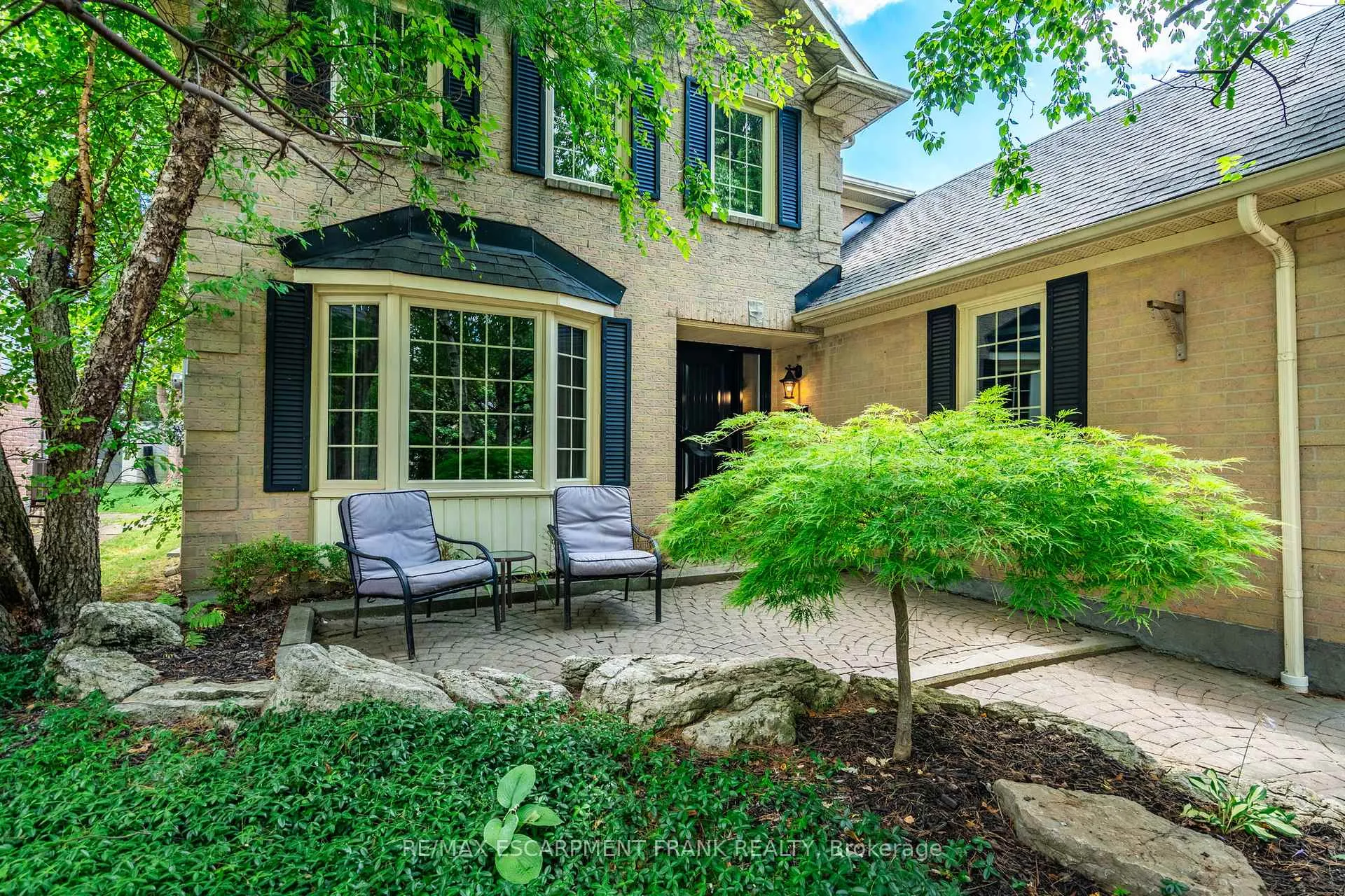 Photo 2 of 383 Devonshire Terrace, Hamilton, Ancaster — HOMEH