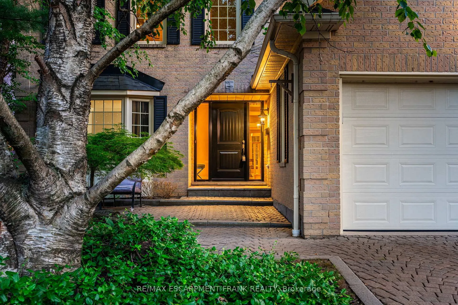 Photo 3 of 383 Devonshire Terrace, Hamilton, Ancaster — HOMEH