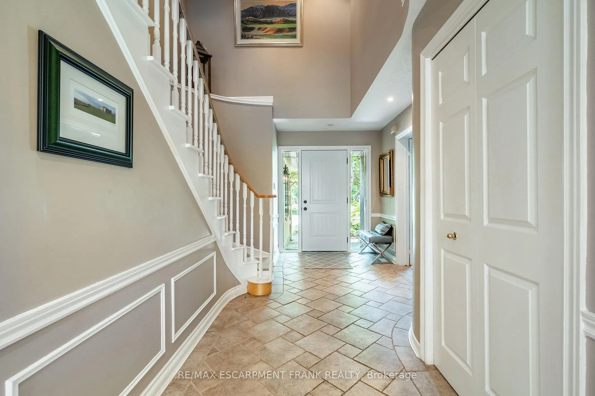 Photo 4 of 383 Devonshire Terrace, Hamilton, Ancaster — HOMEH